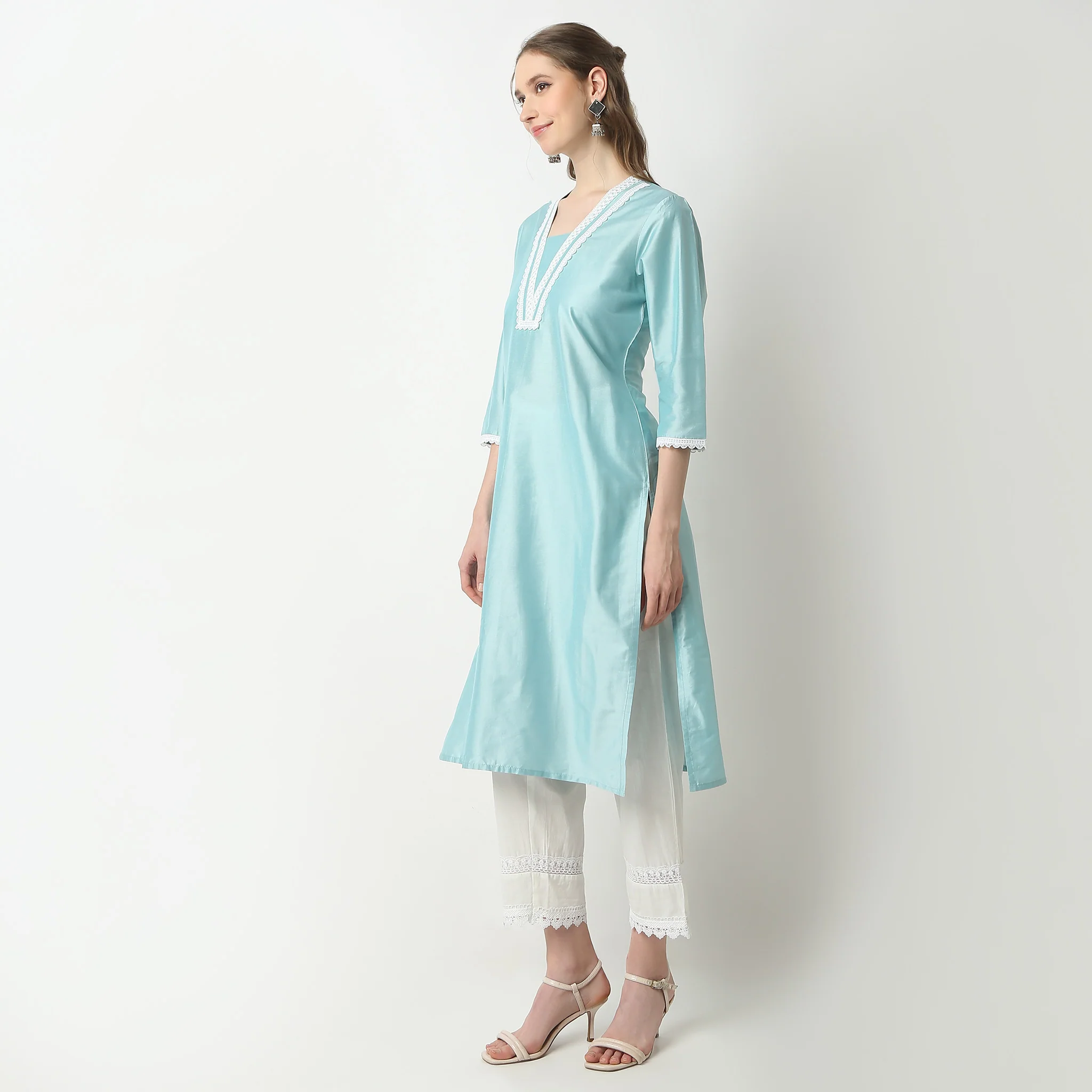 Straight Fit V-Neck Embroidered Below Knee Kurta - Image 4