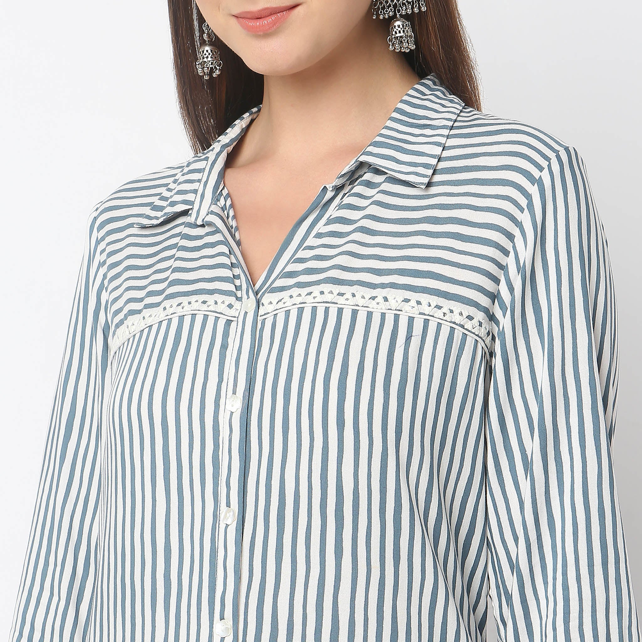 Striped Knee Length Coller Embroidered Straight Fit Kurta - Image 4