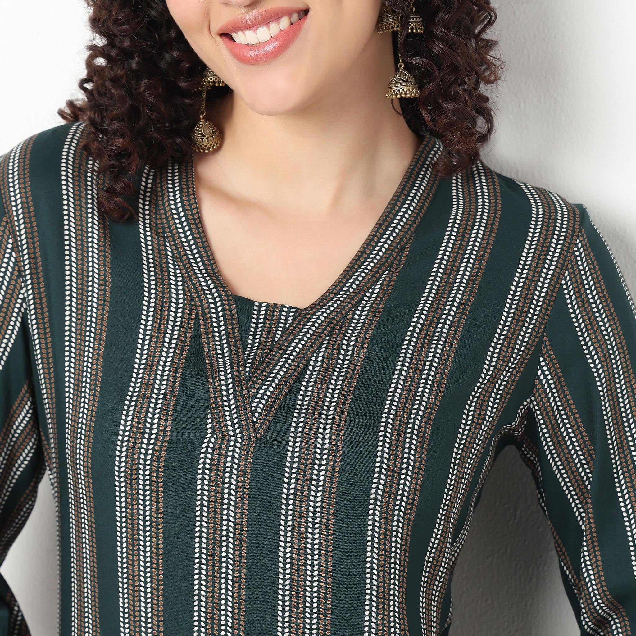 V-Neck With Gusset Long Kurta - Image 9