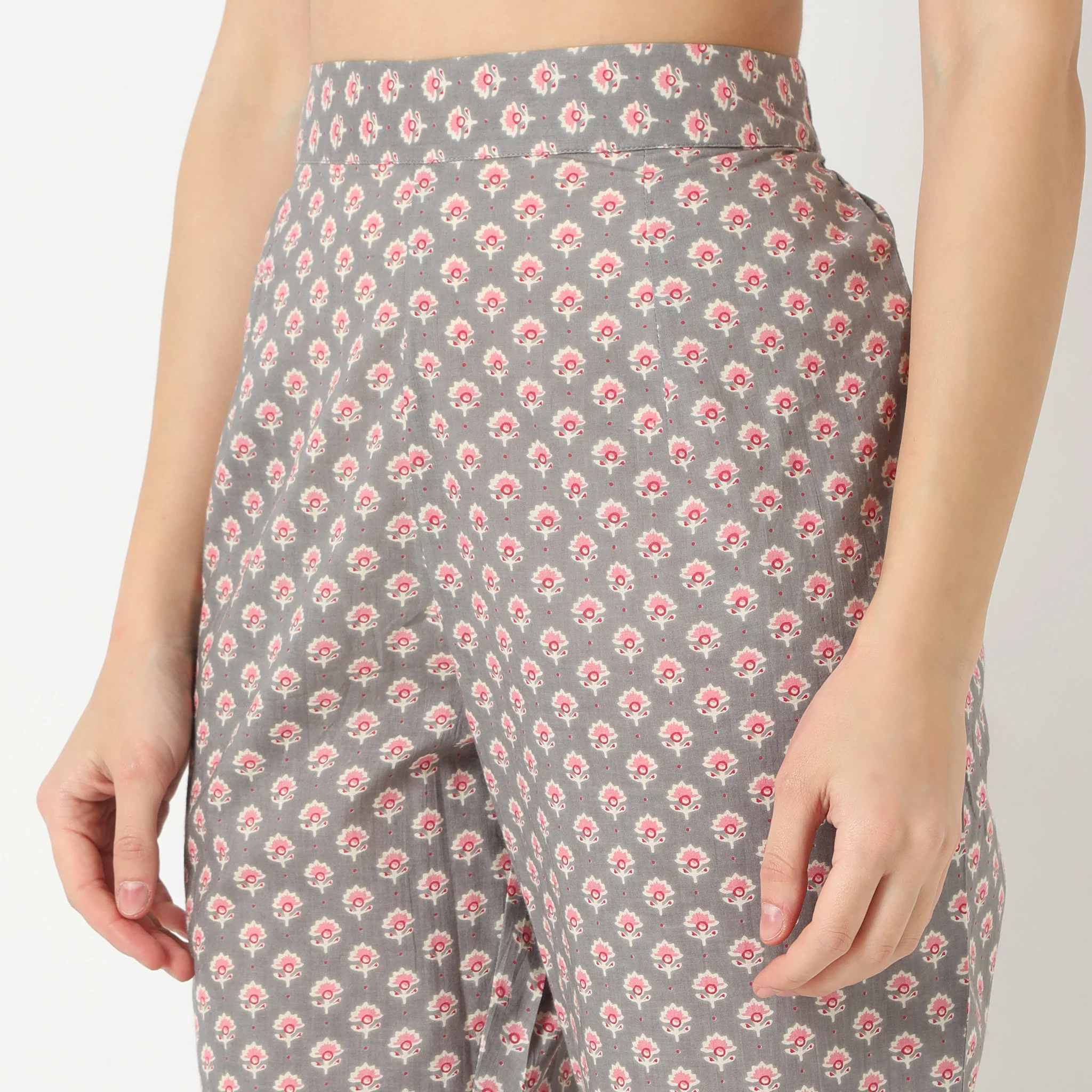 Tapered Fit Printed Ankle Length A-Line Pants - Image 4