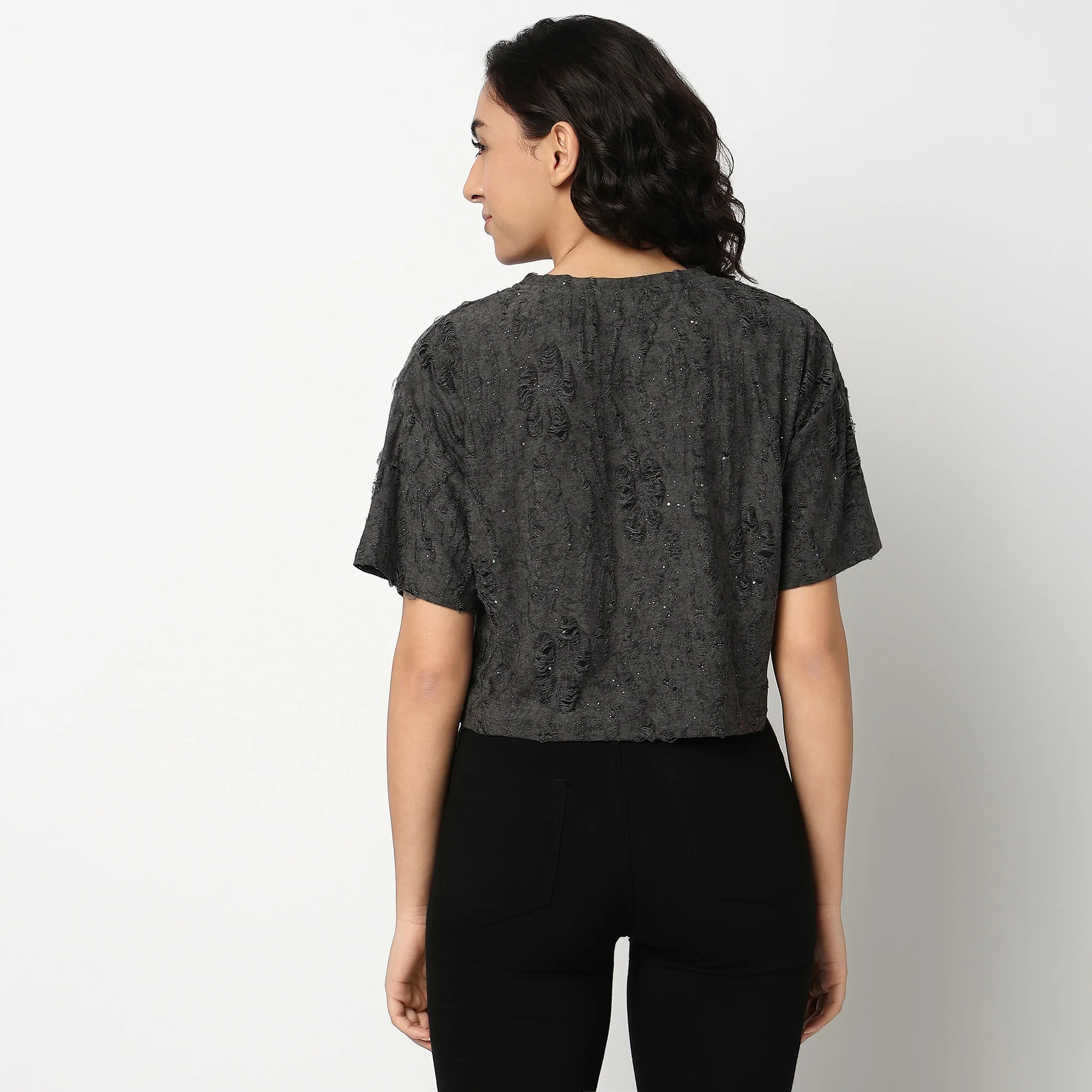 Textured Cropped T-Shirt with Chain Detailing - Image 3