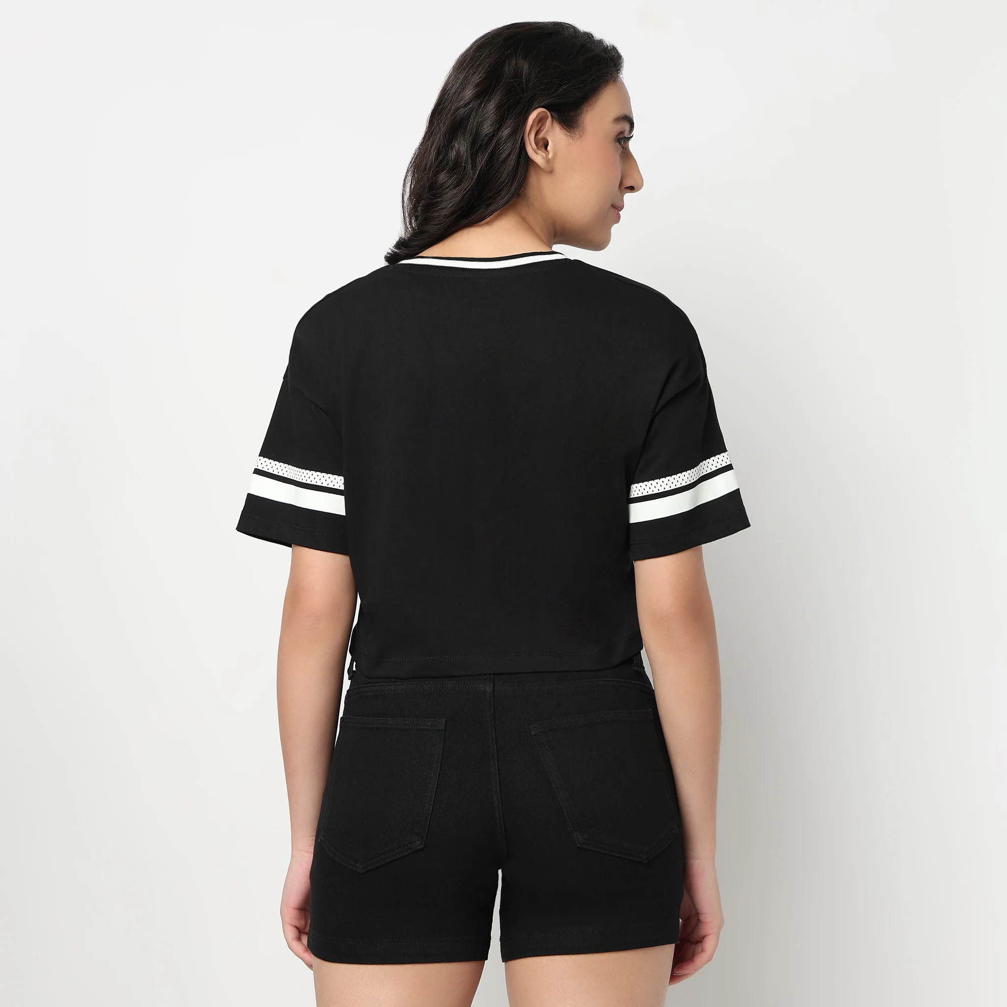 V-Neck Cropped T-Shirt - Image 3
