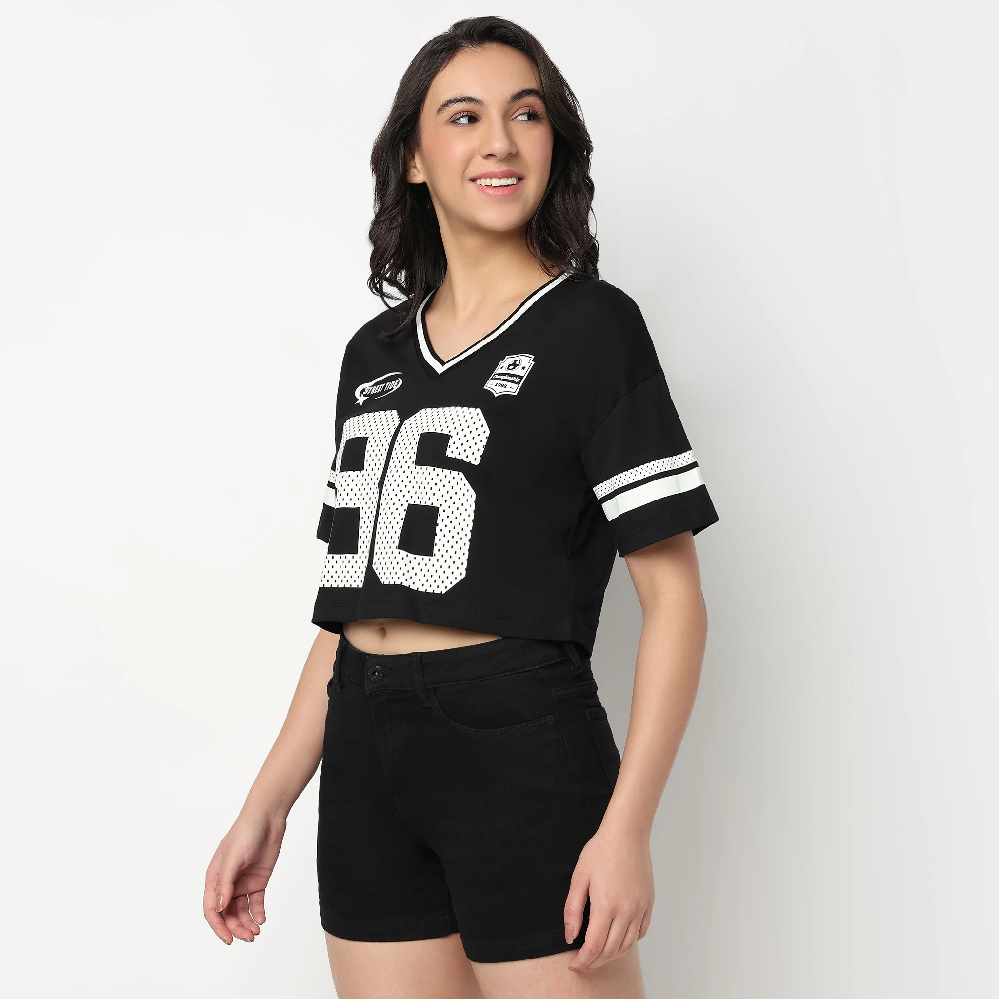 V-Neck Cropped T-Shirt - Image 5