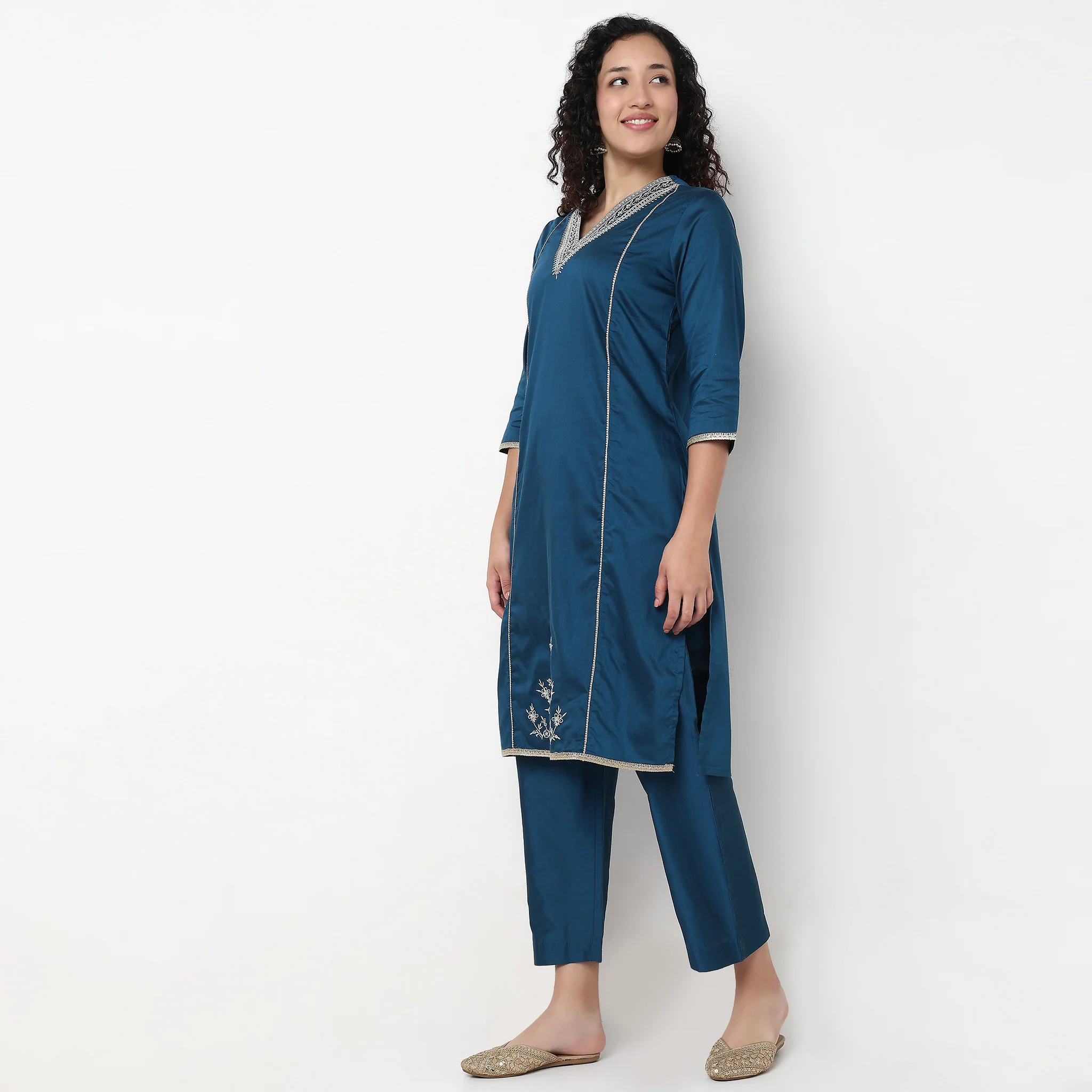 V-Neck Embellished Kurta and Pant with Dupatta Set - Image 5