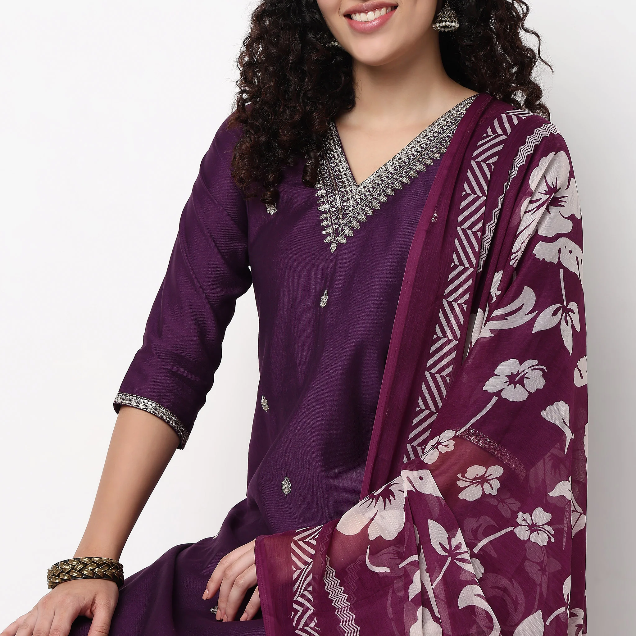 V-Neck Embellished Kurta and Pant with Dupatta Set - Image 4