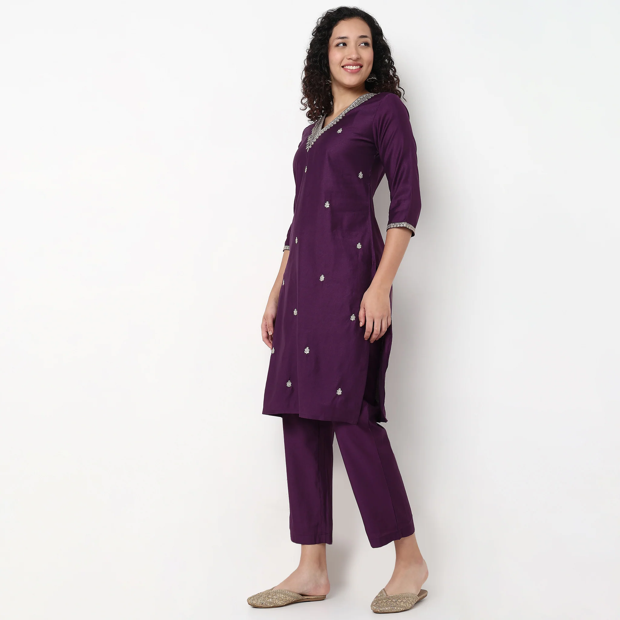 V-Neck Embellished Kurta and Pant with Dupatta Set - Image 5