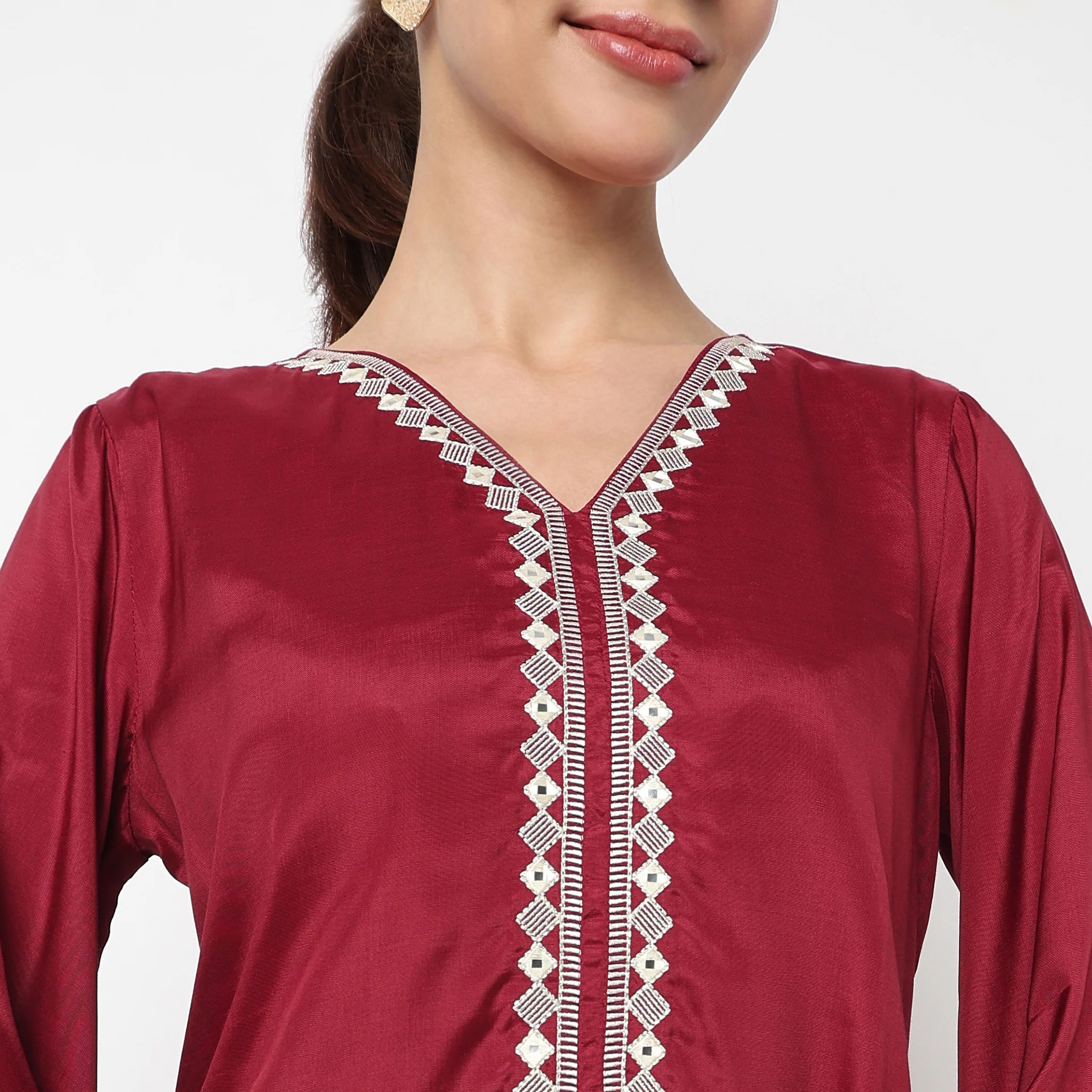 V-Neck Embellished Straight Kurta - Image 3