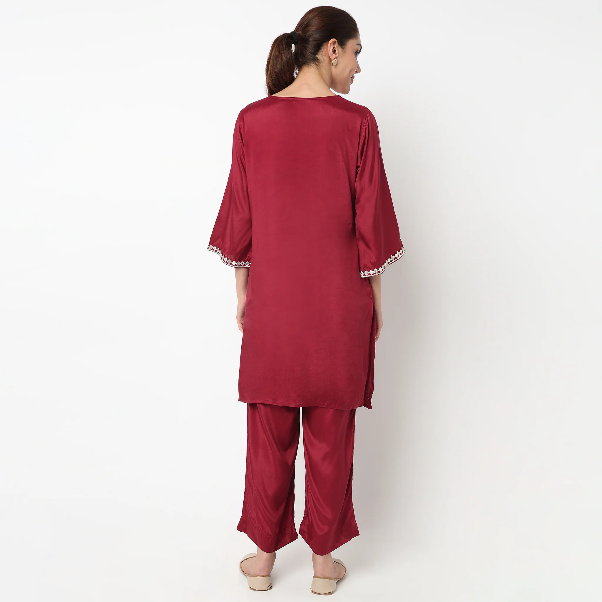V-Neck Embellished Straight Kurta - Image 4