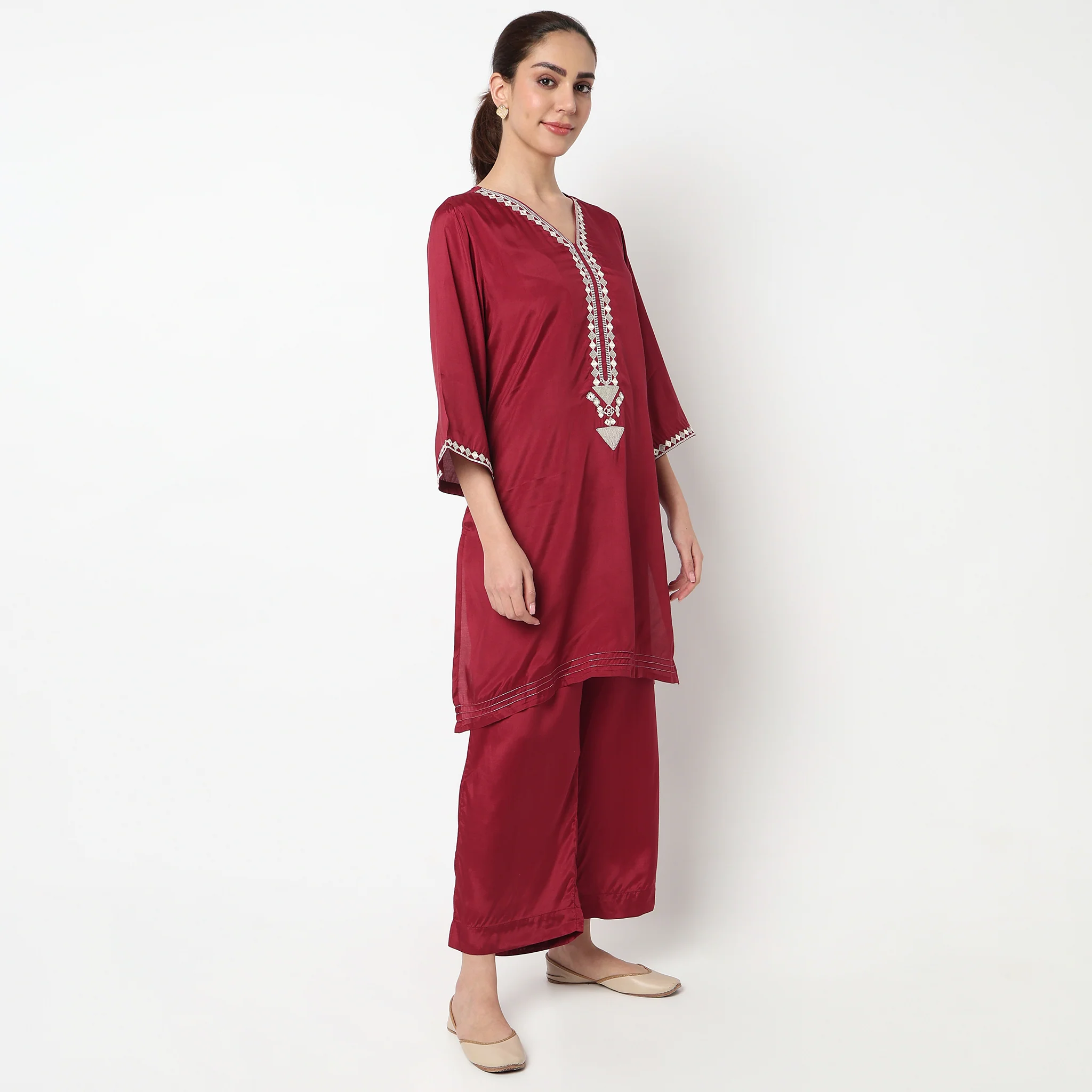 V-Neck Embellished Straight Kurta - Image 5