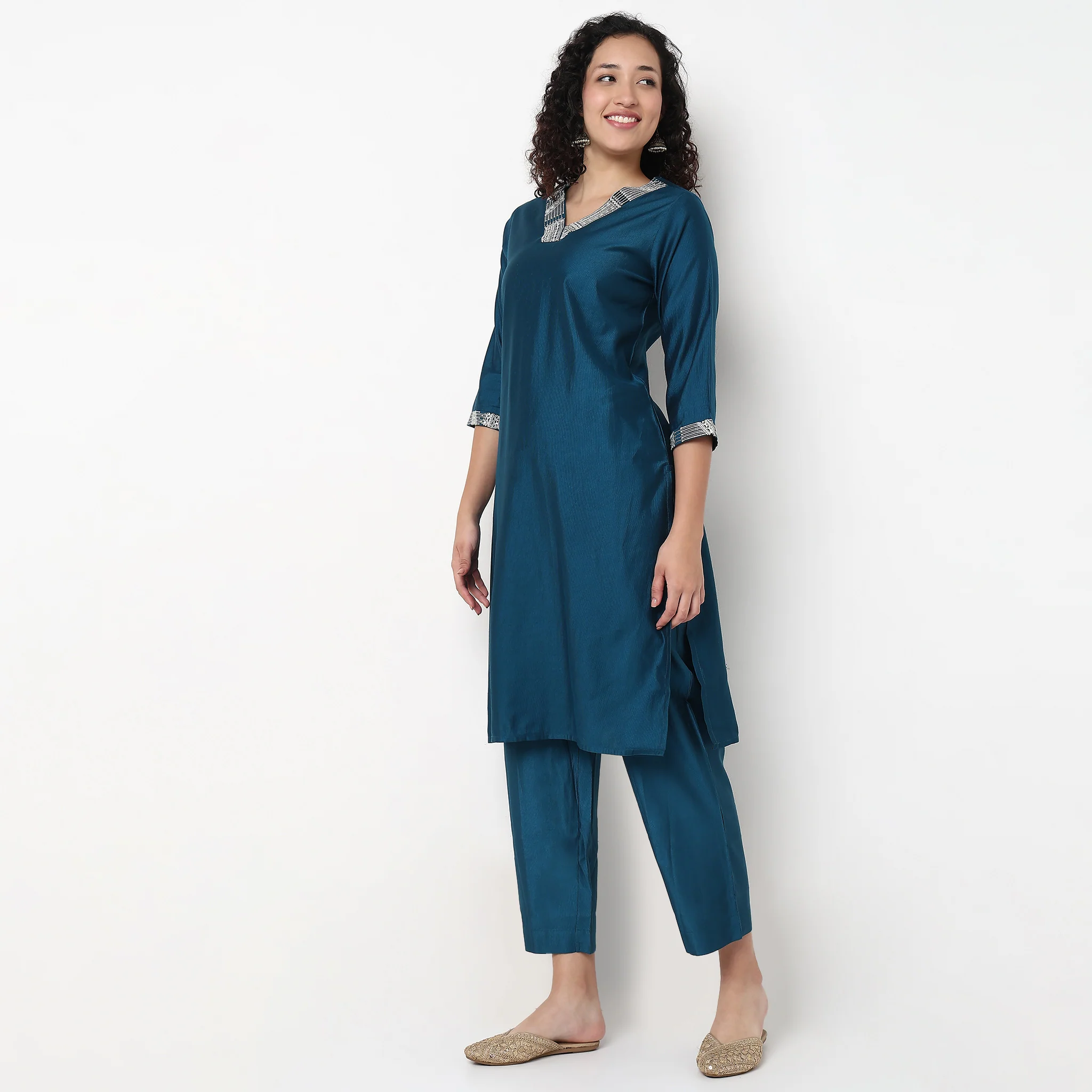 V-Neck Embroidered Kurta and Pant Set - Image 5