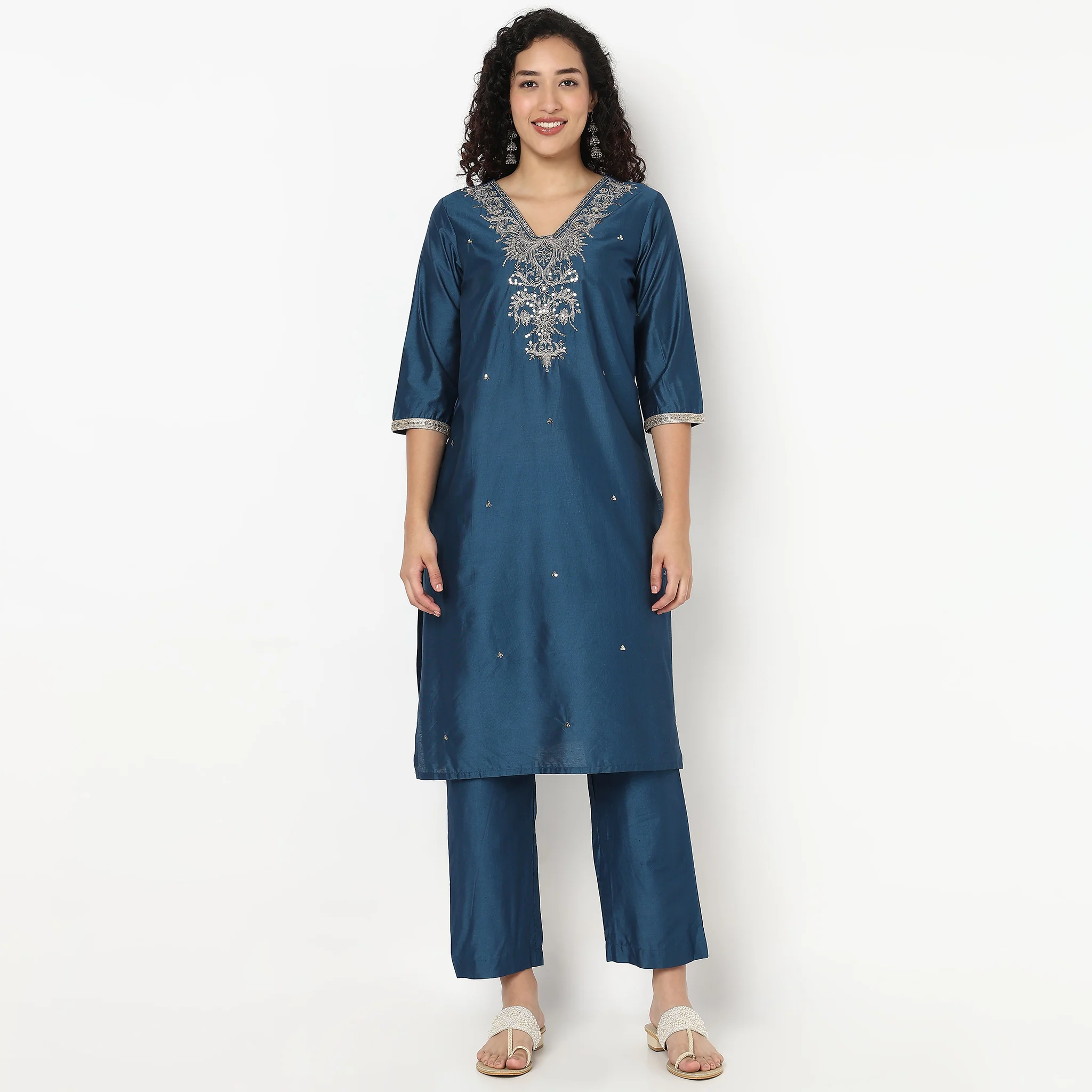 V-Neck Embroidered Kurta and Pant With Dupatta Set - Image 2