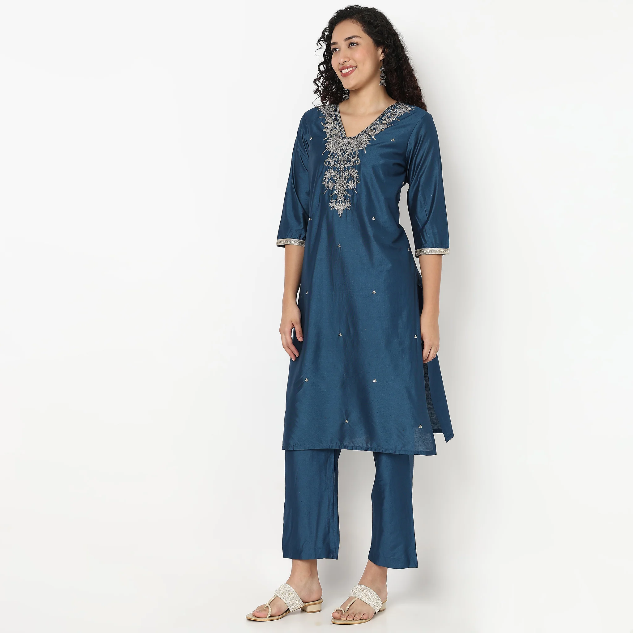 V-Neck Embroidered Kurta and Pant With Dupatta Set - Image 5
