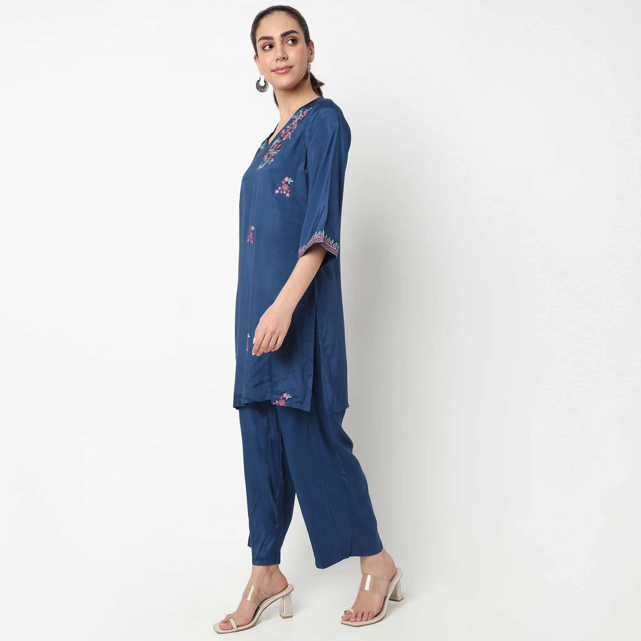 V-Neck Embroidered Straight Kurta - Image 5