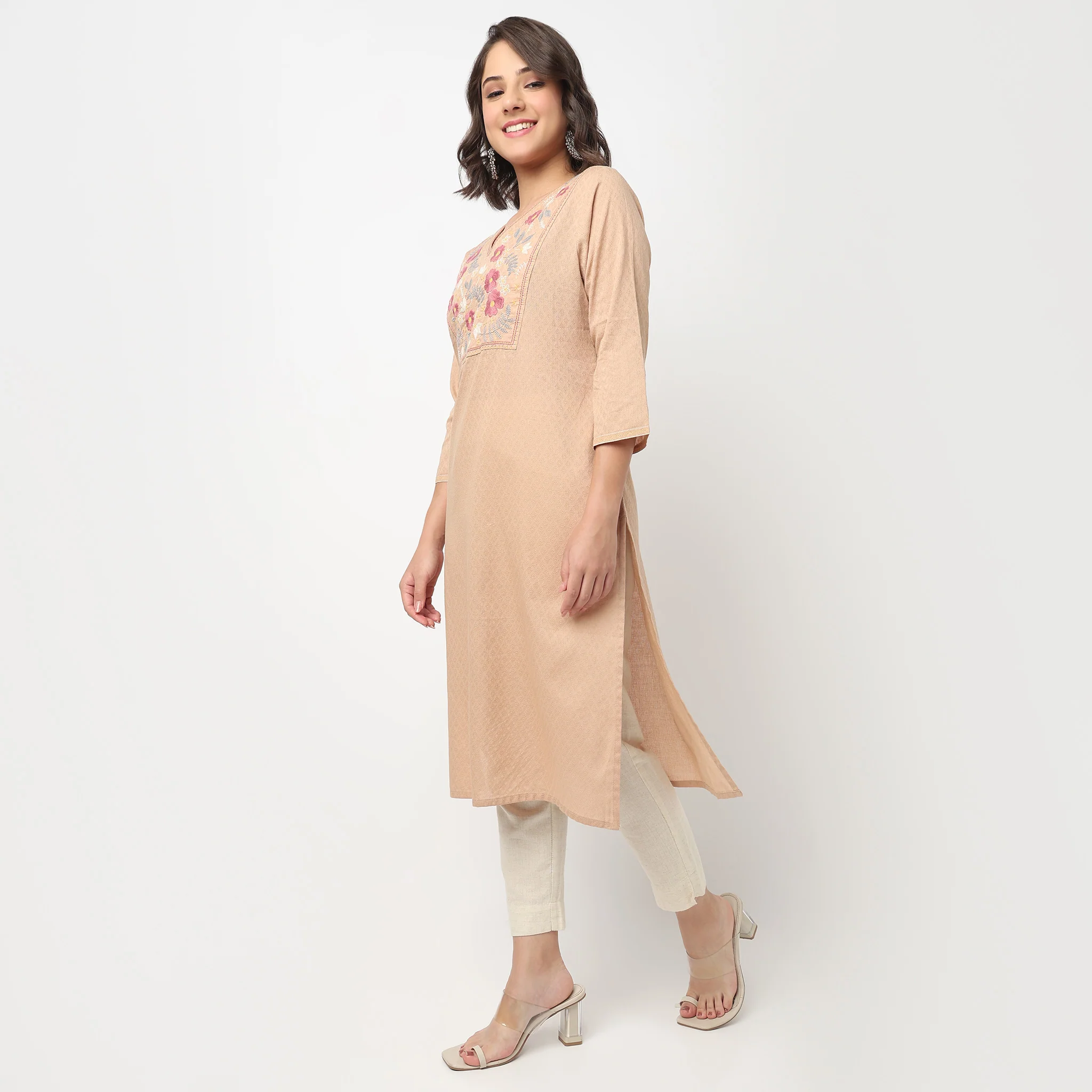 V-Neck Embroidered Yoke Kurta - Image 5