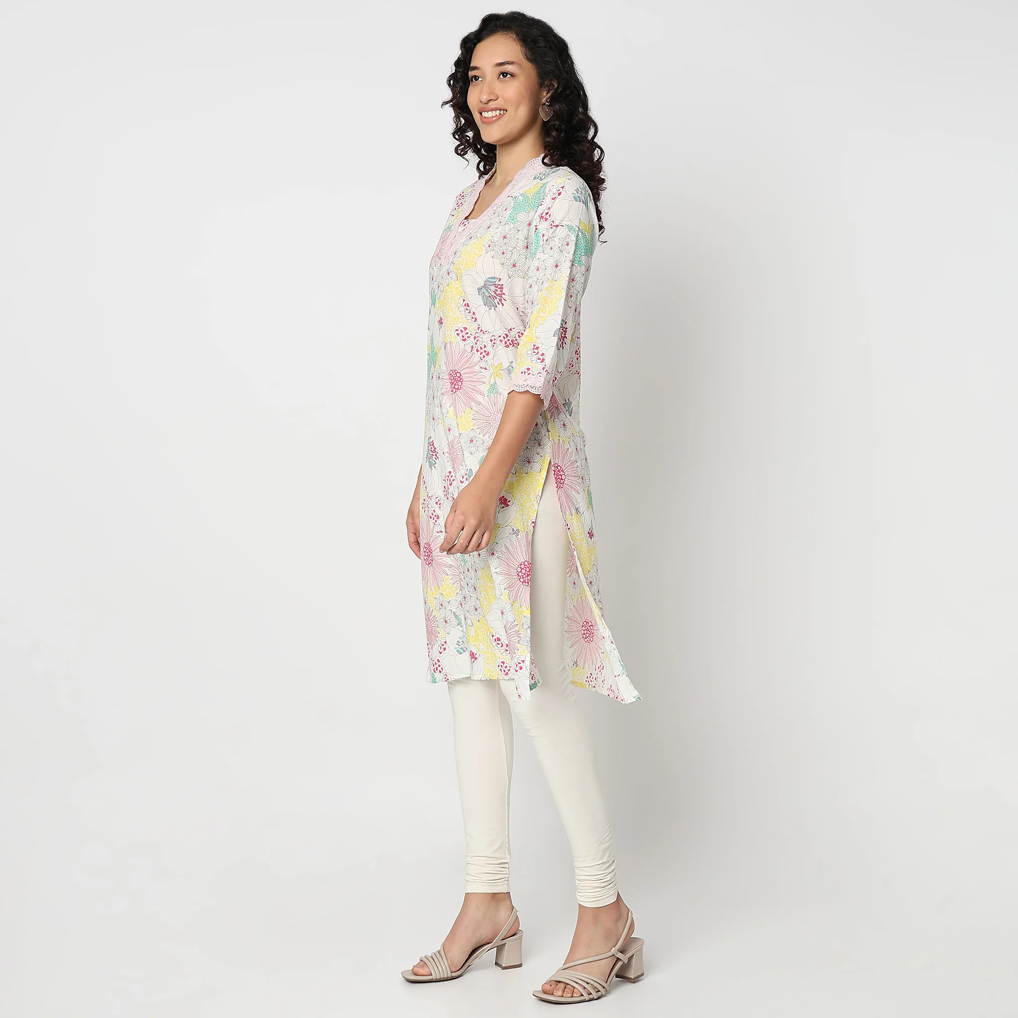 V-Neck Kurta With Long Lace - Image 5