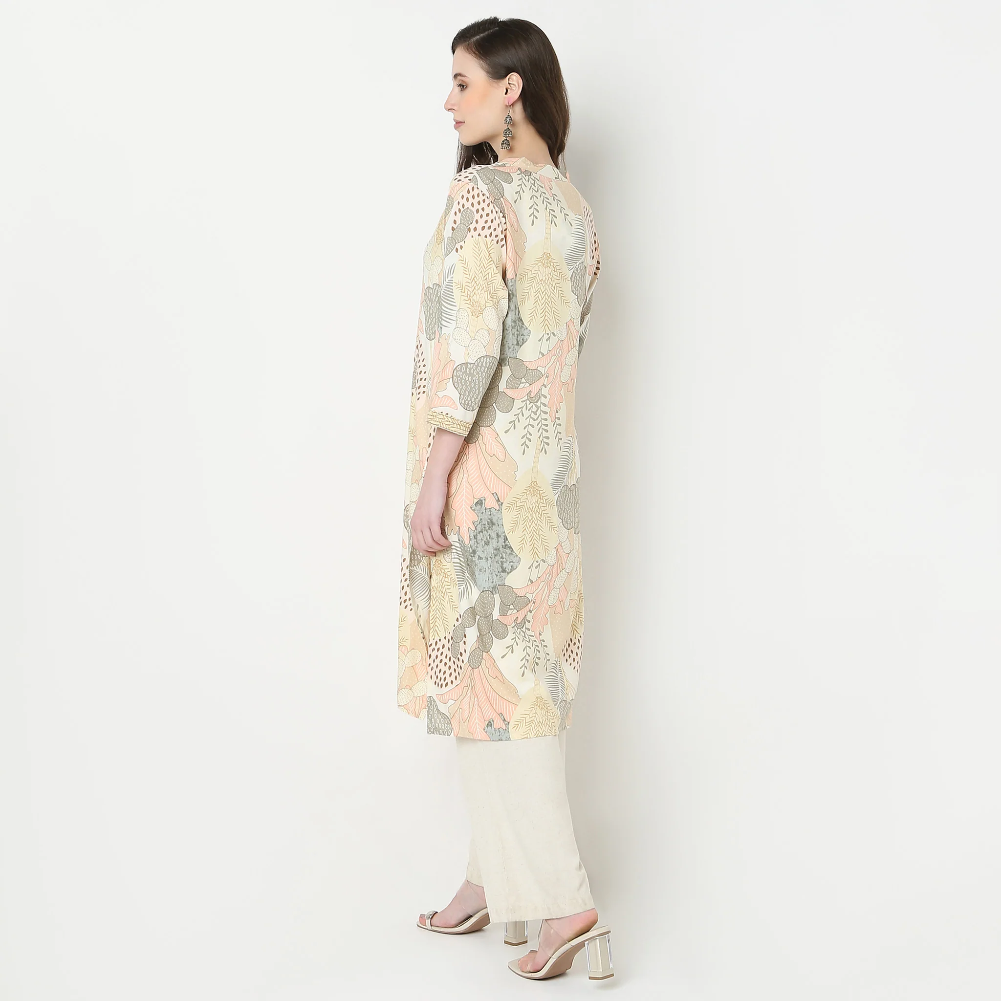 V-Neck Notch Collar Printed Kurta - Image 3