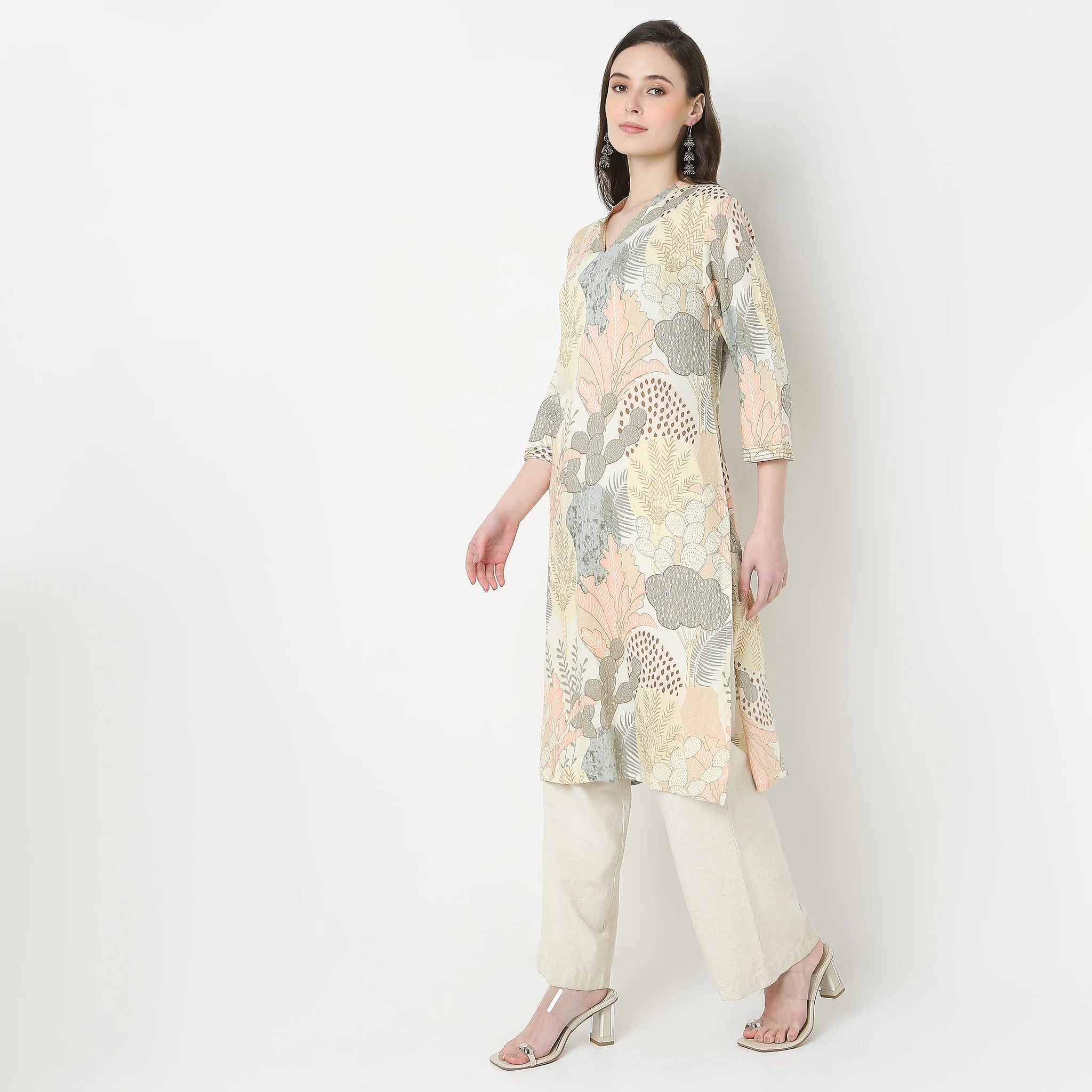 V-Neck Notch Collar Printed Kurta - Image 5