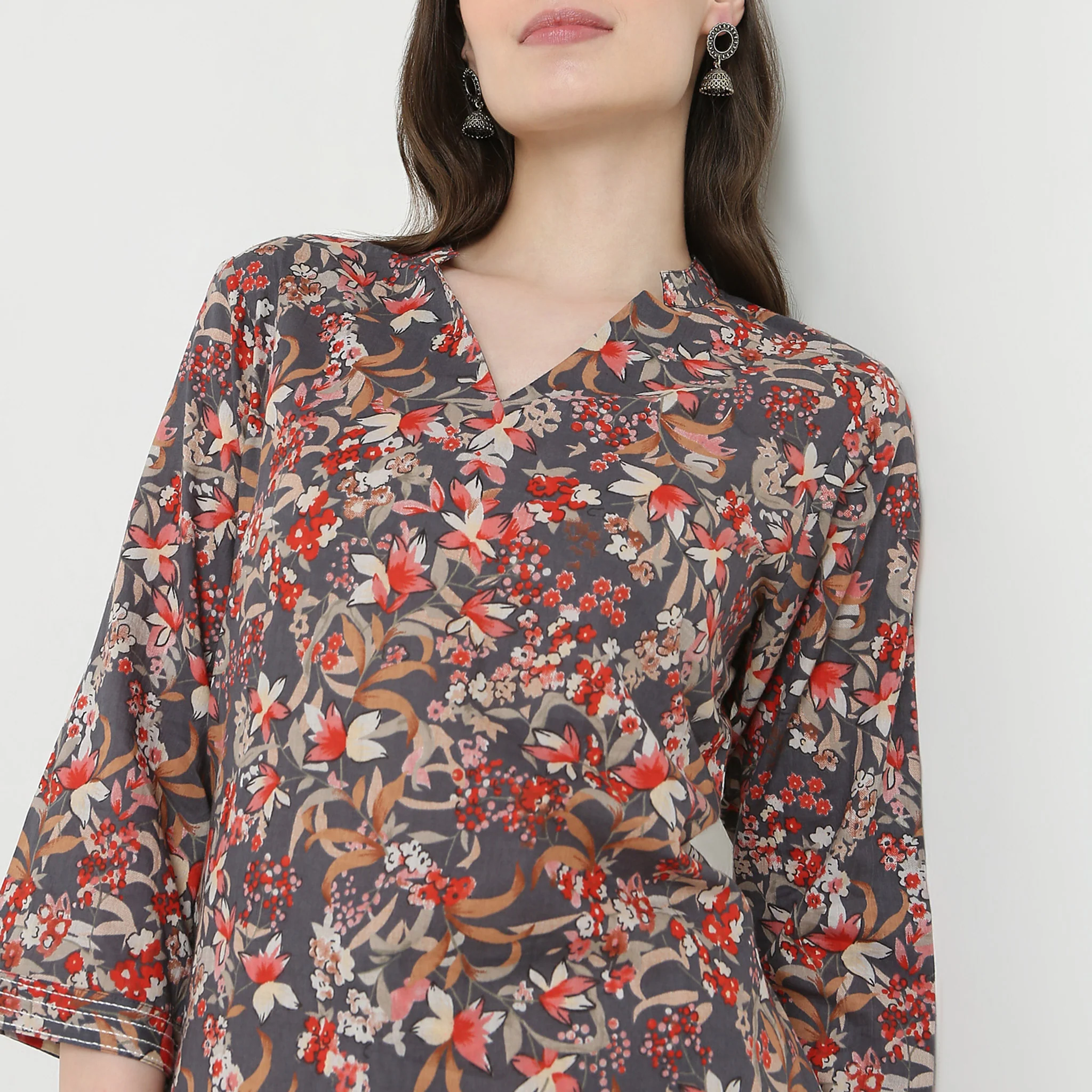 V-Neck Notch Collar Printed Kurta - Image 4