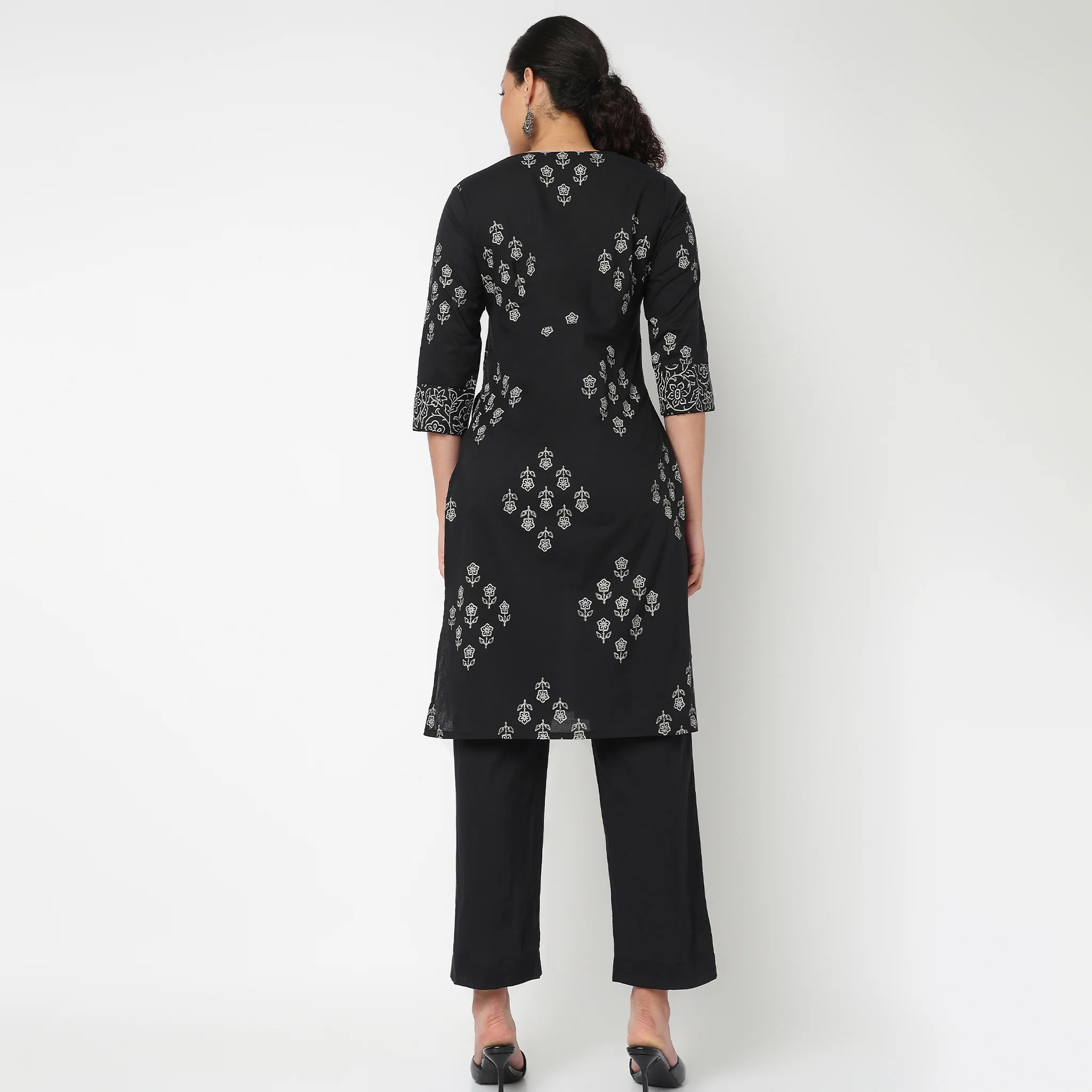 V Neck Printed A line Kurta Set - Image 3