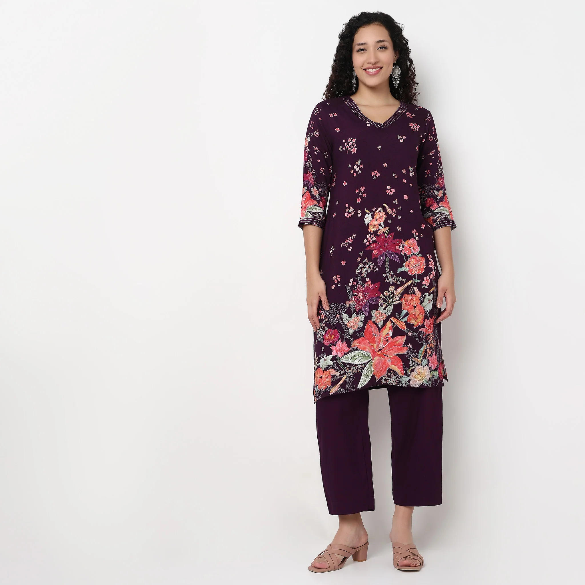 V-Neck Printed Kurta and Pant Set - Image 2