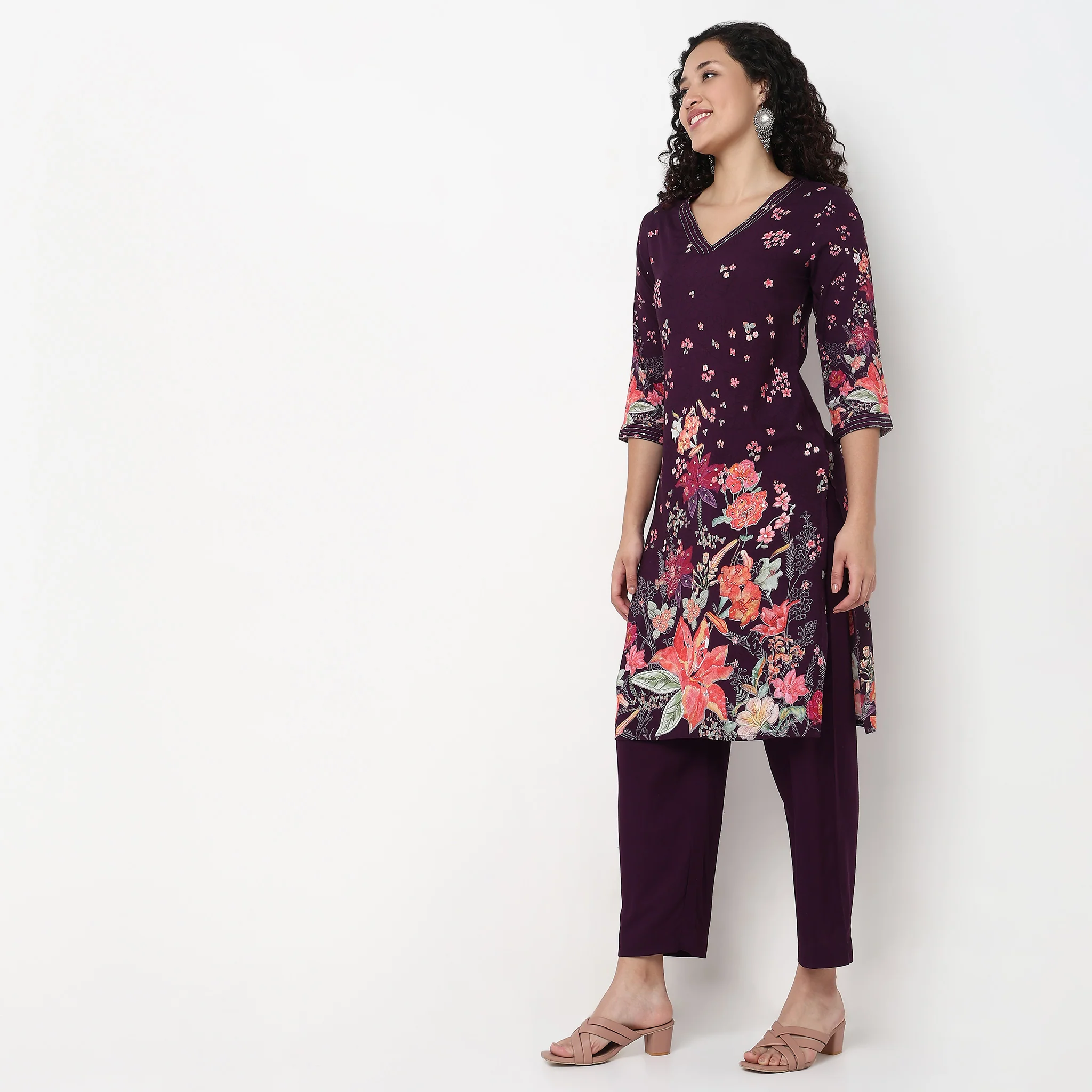 V-Neck Printed Kurta and Pant Set - Image 5