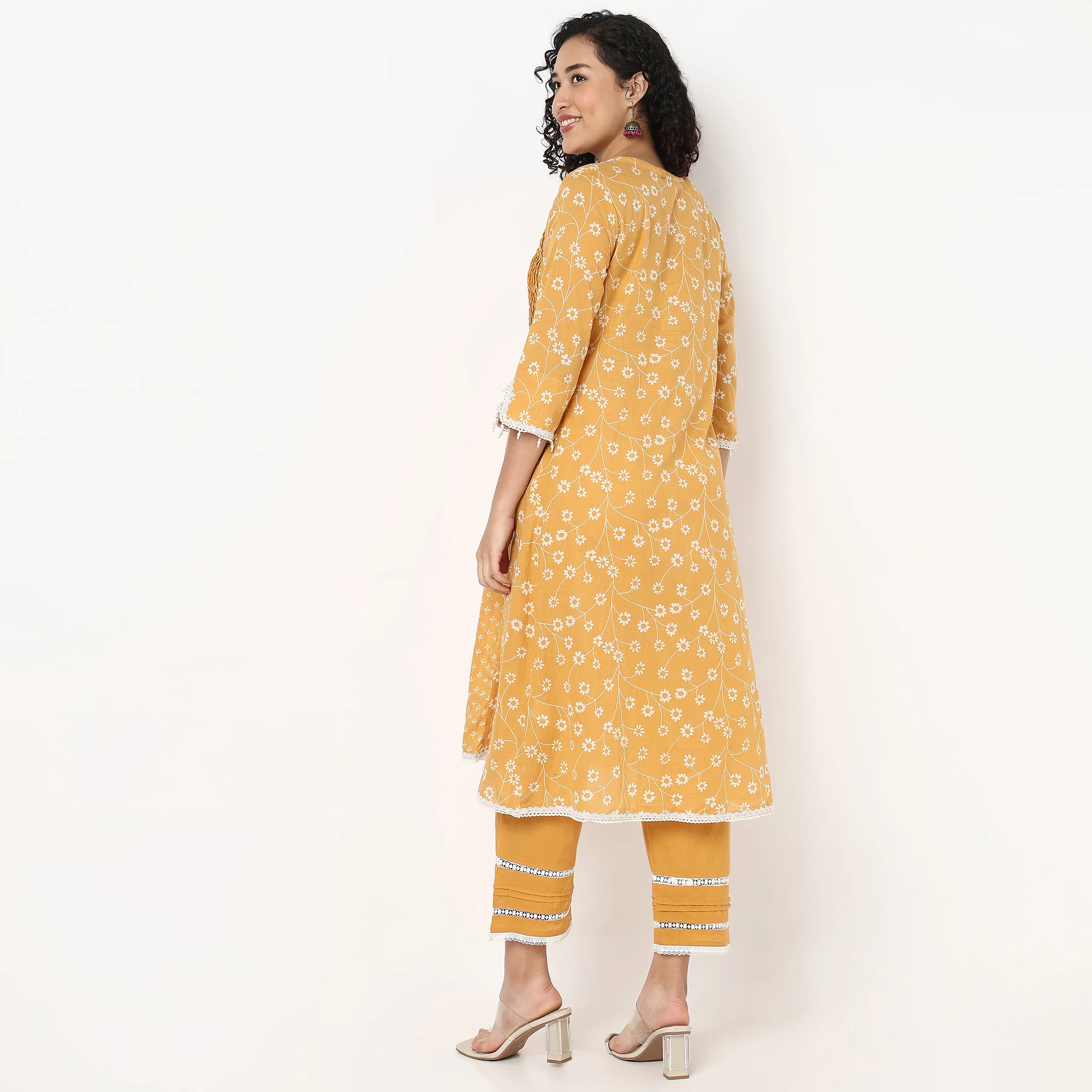 V-Neck Printed Kurta and Pant Set - Image 3
