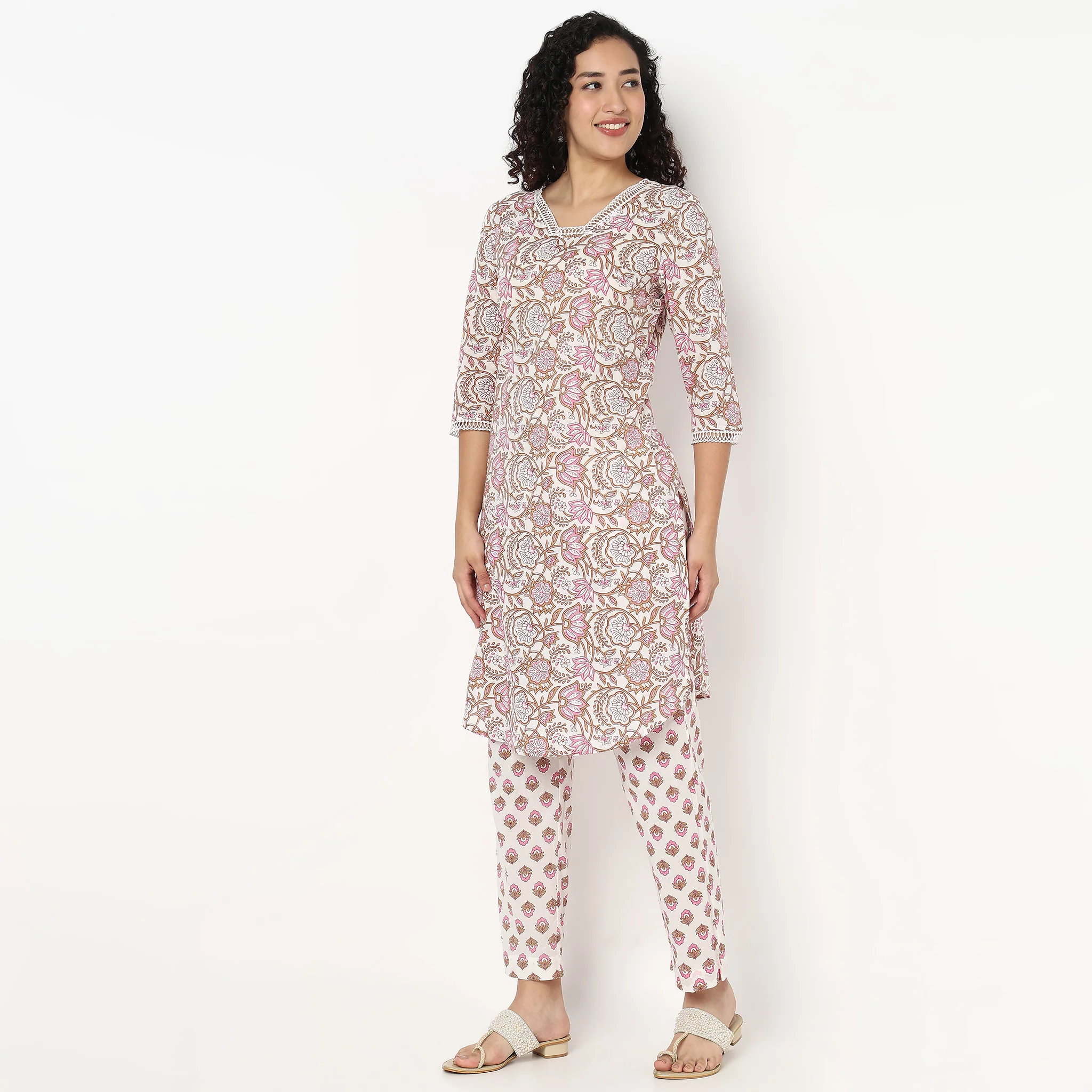 V-Neck Printed Kurta and Pant Set - Image 5