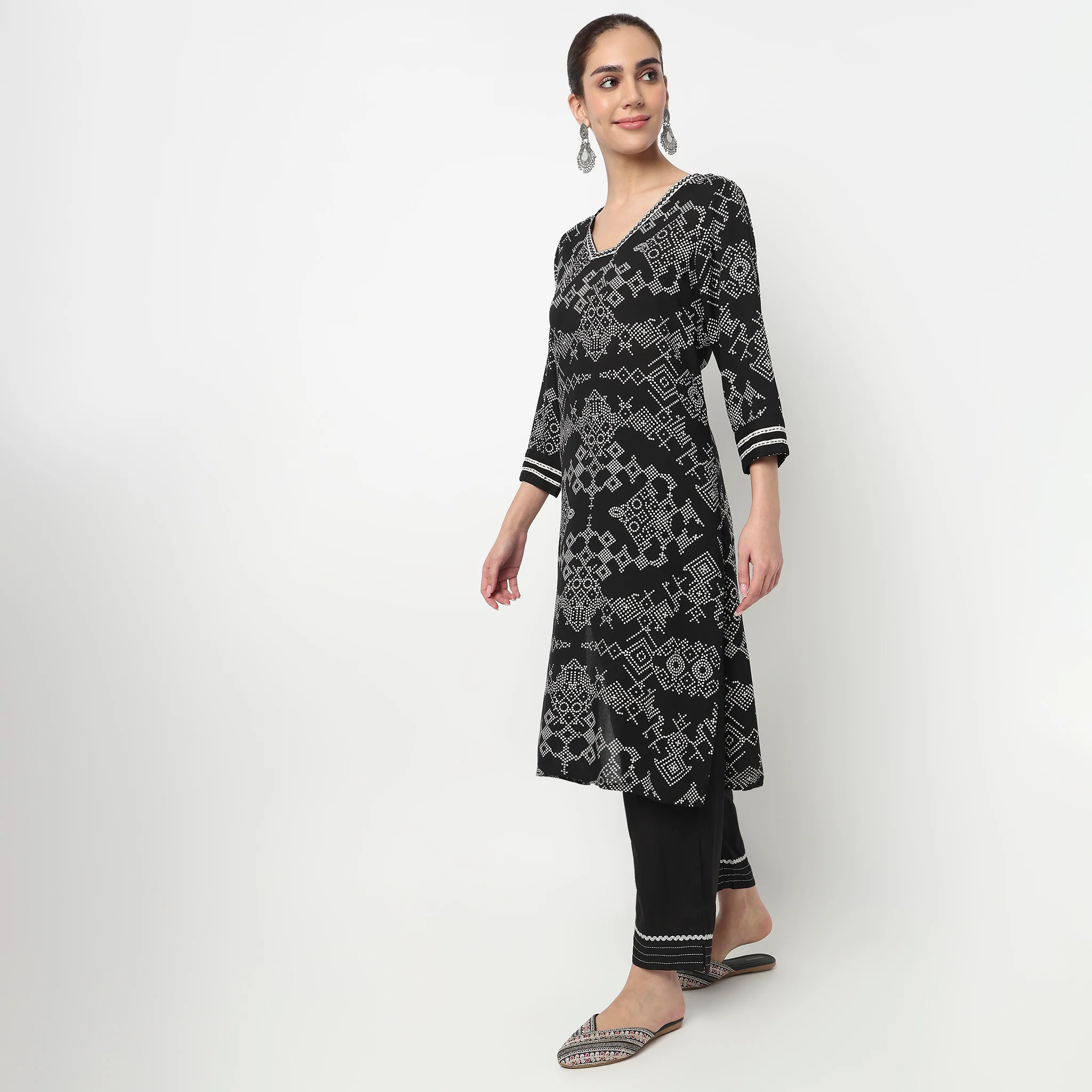 V-Neck Printed Kurta - Image 10