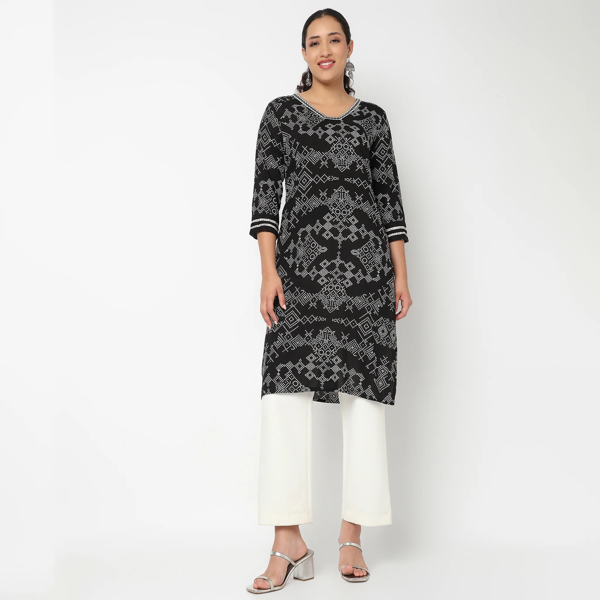 V-Neck Printed Kurta - Image 2