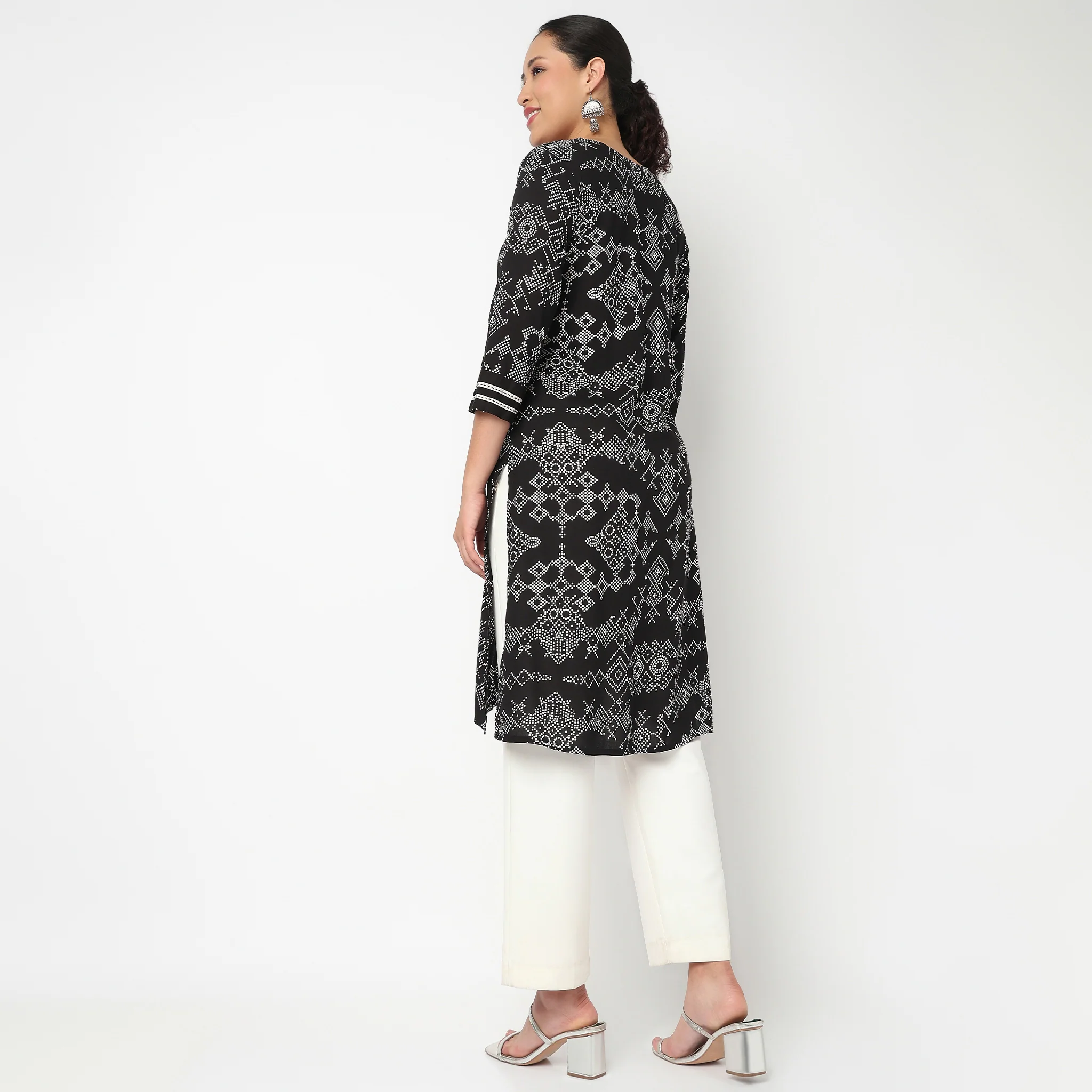 V-Neck Printed Kurta - Image 3