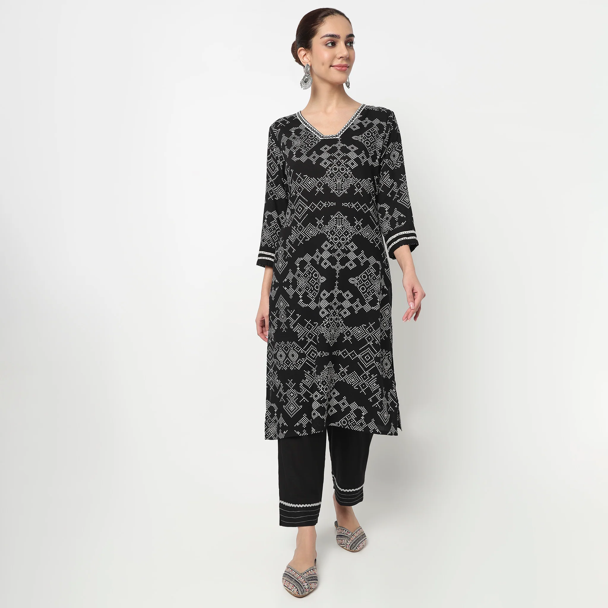 V-Neck Printed Kurta - Image 7