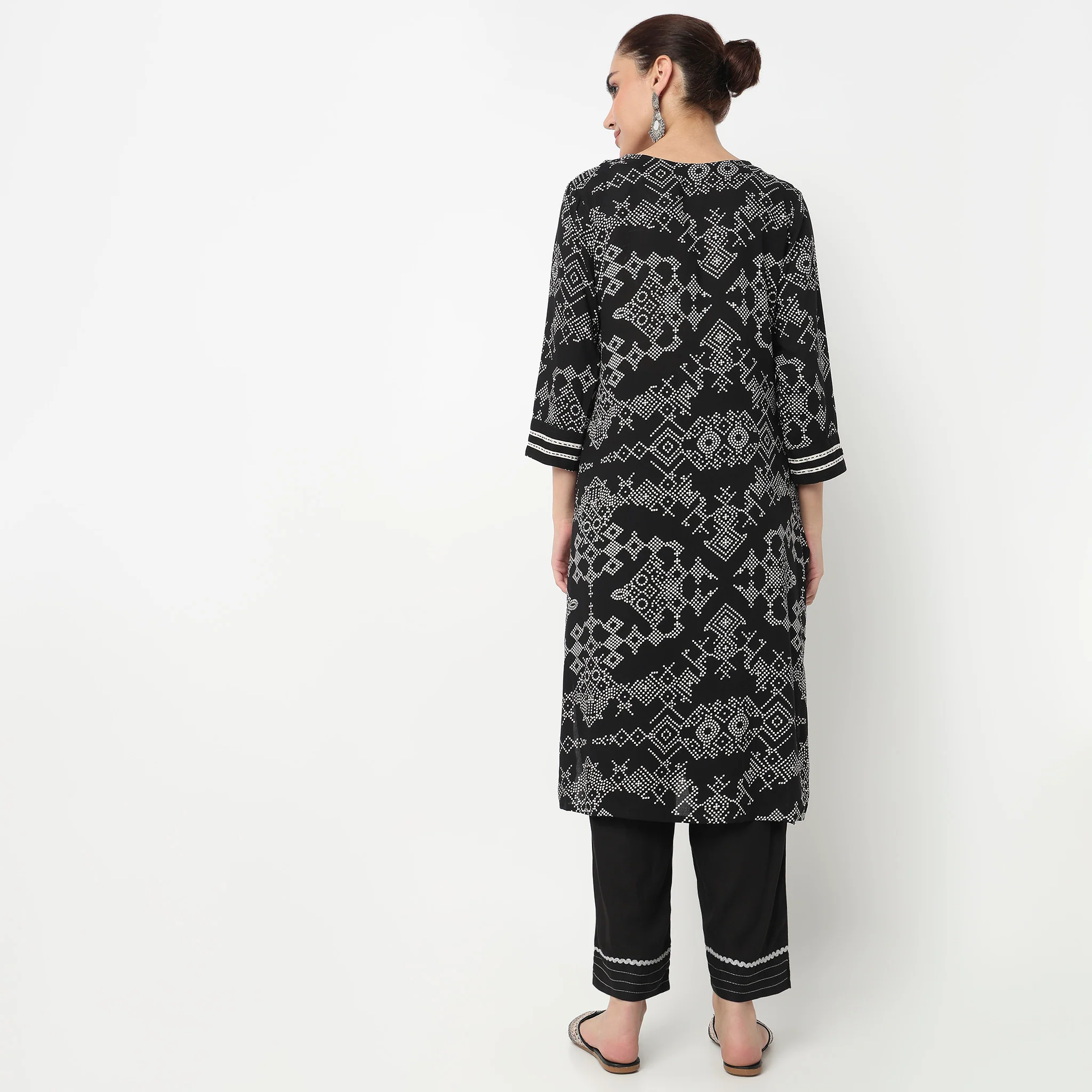 V-Neck Printed Kurta - Image 8