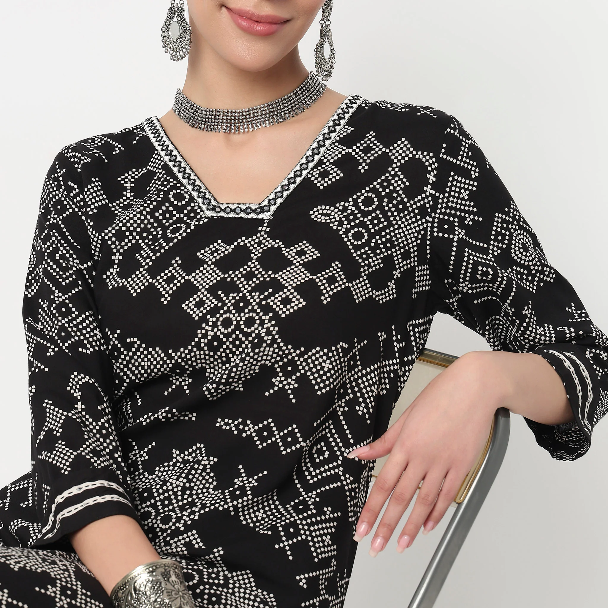 V-Neck Printed Kurta - Image 9