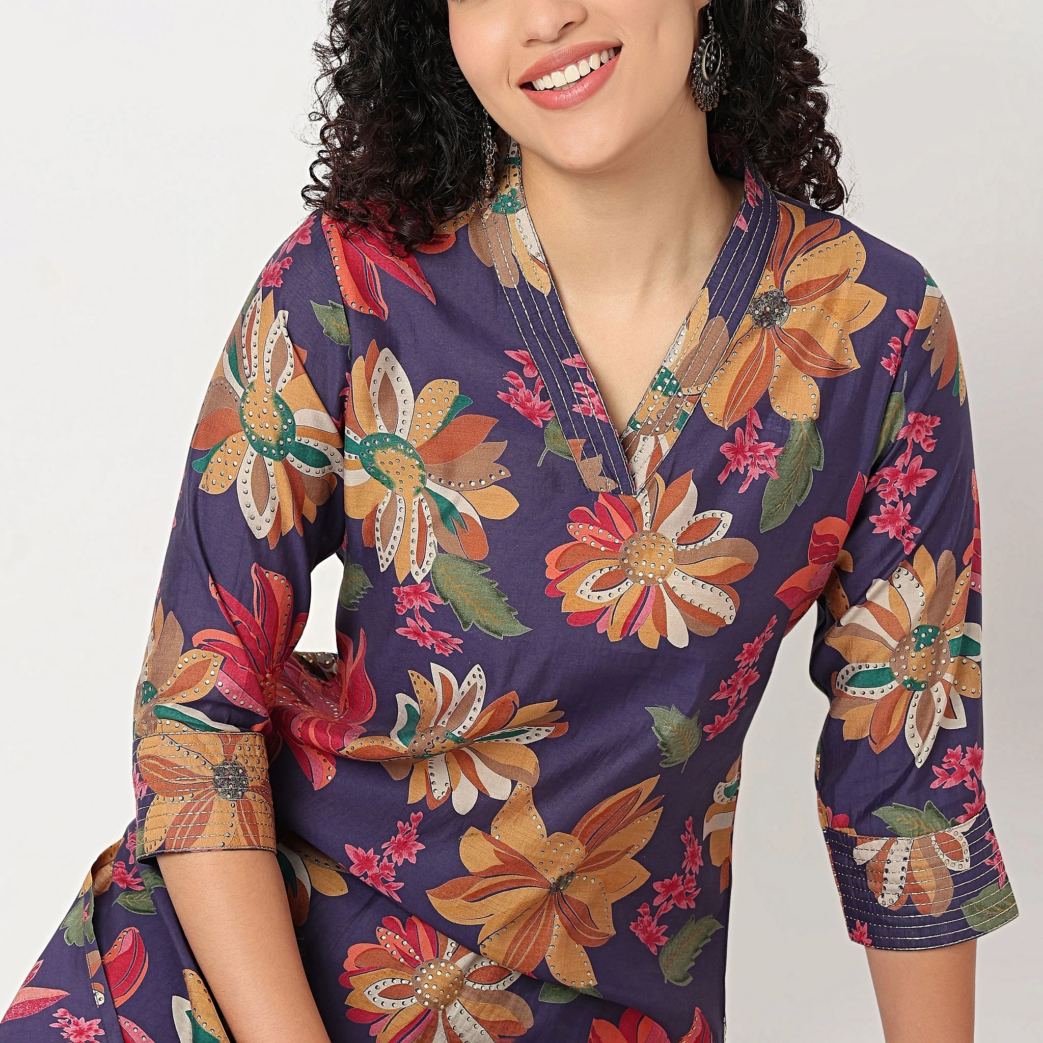 V-Neck Printed Kurta with Pant Set - Image 4