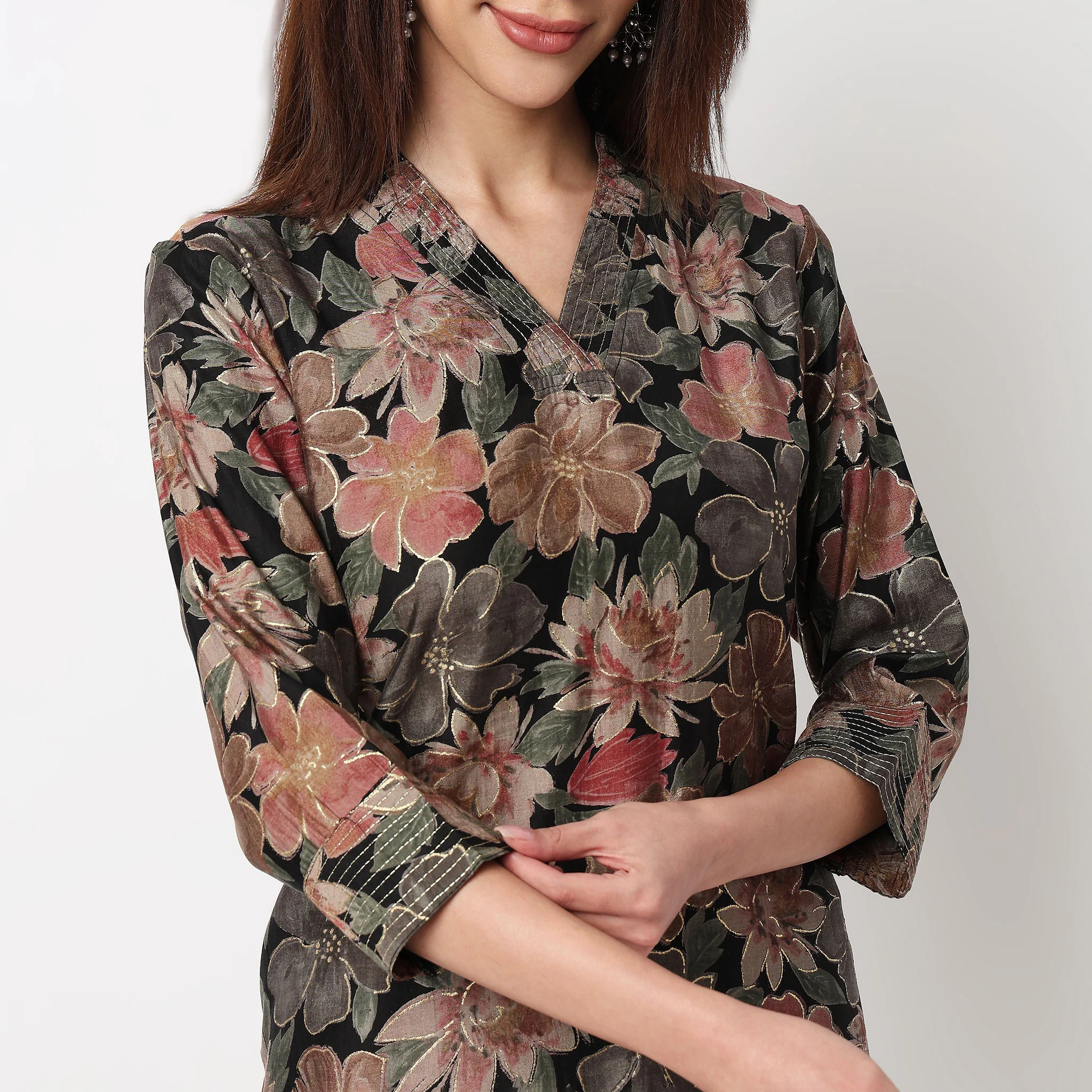 V-Neck Printed Kurta with Pant Sets - Image 4
