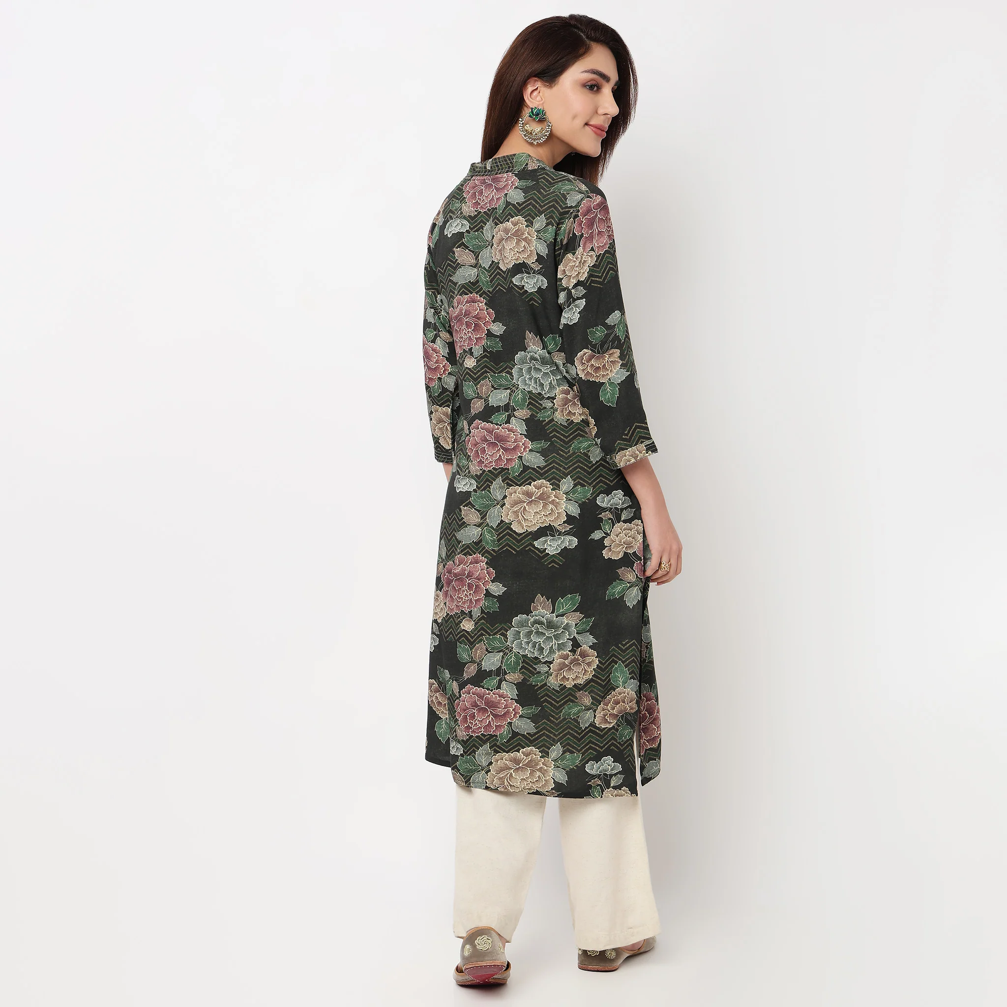 V-Neck Printed Long Kurta - Image 3