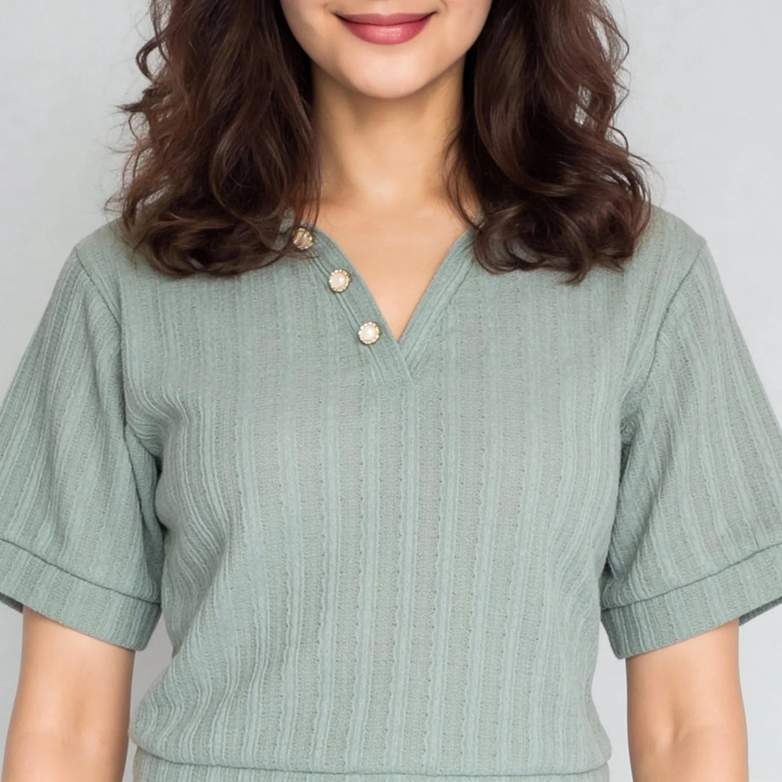 V-Neck Slim Fit Cropped T-Shirt - Image 3