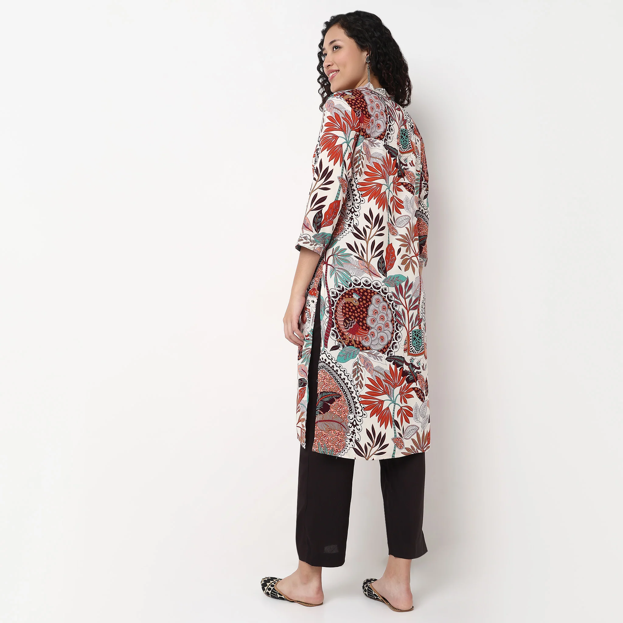 V-Neck With Couching Straight Long Kurta - Image 3