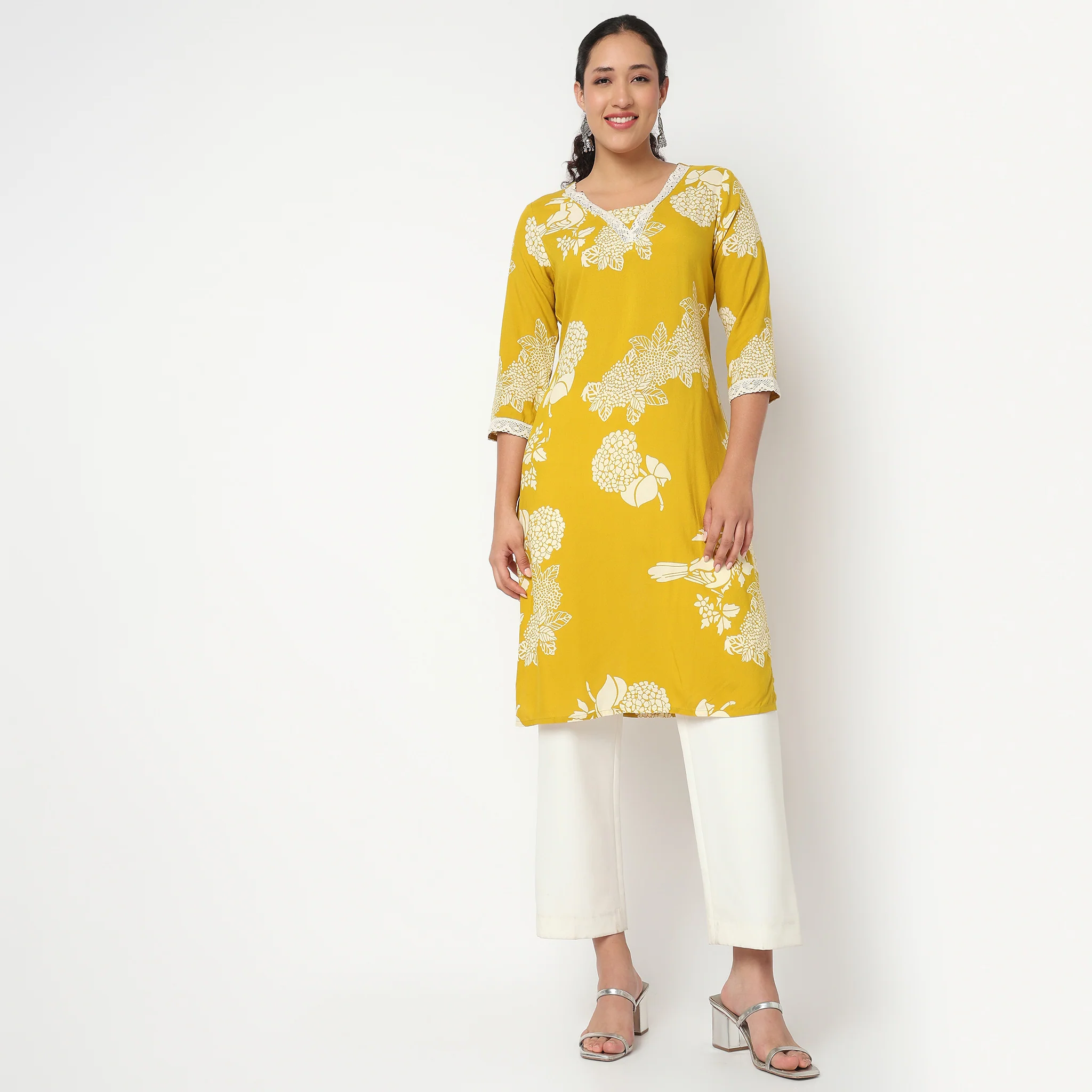 V Neck With Gusset Printed Kurta - Image 2