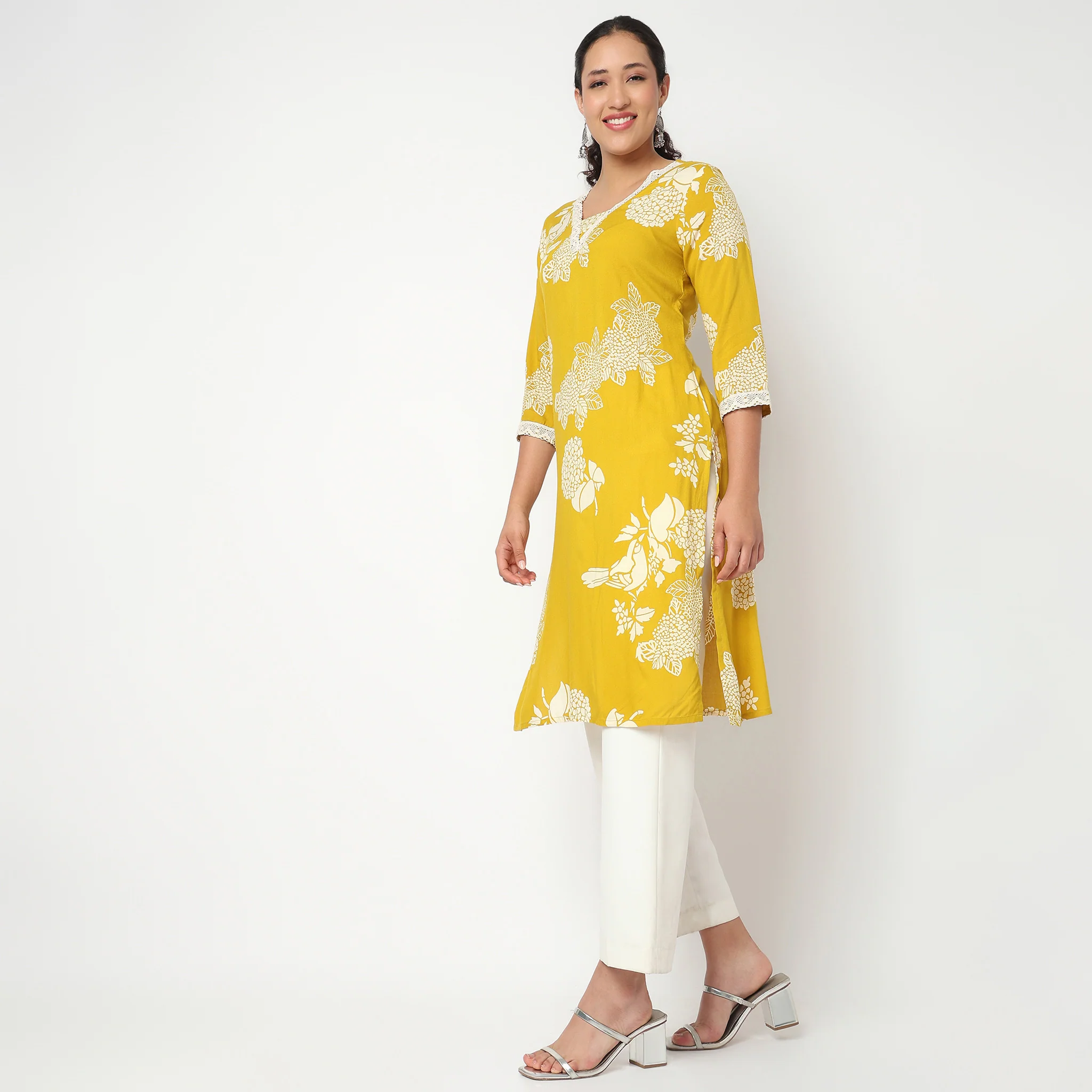 V Neck With Gusset Printed Kurta - Image 5
