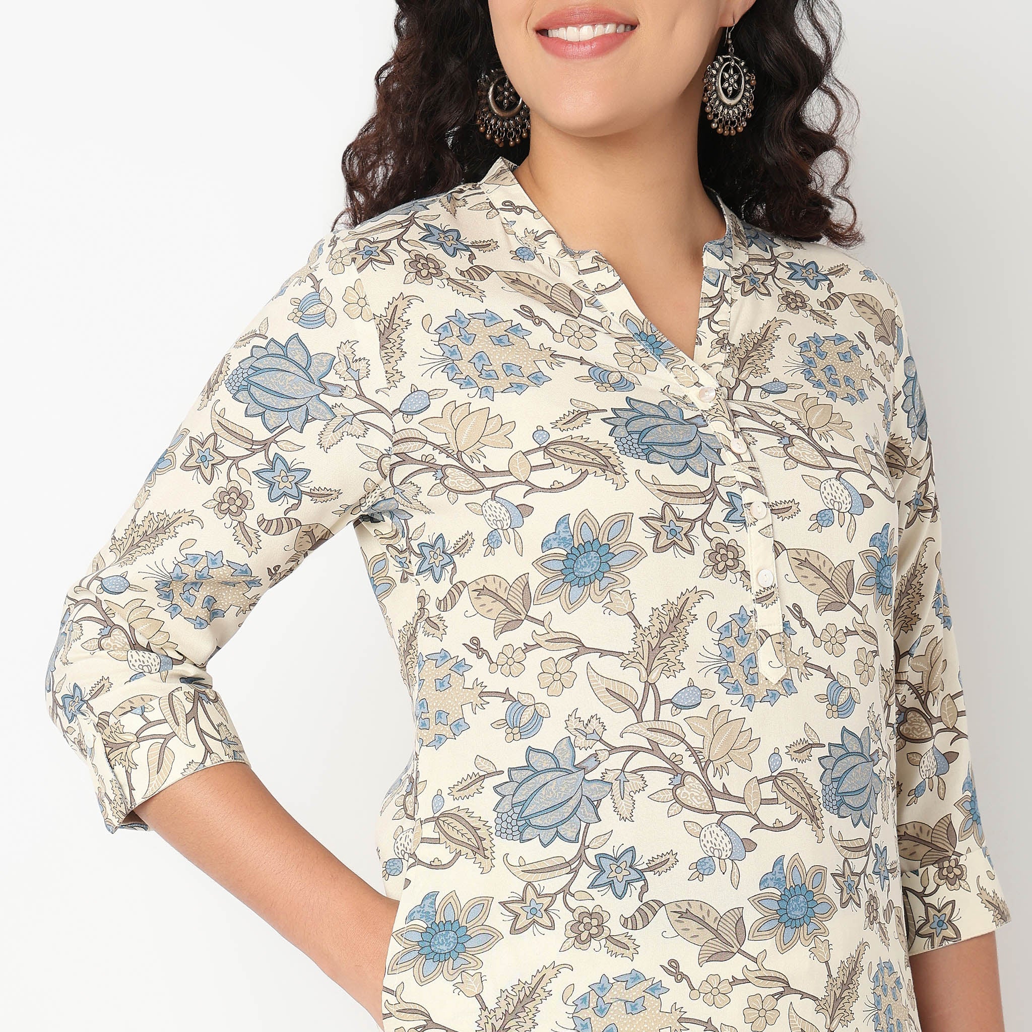 V Neck With Lace Detailing Long Kurta - Image 4