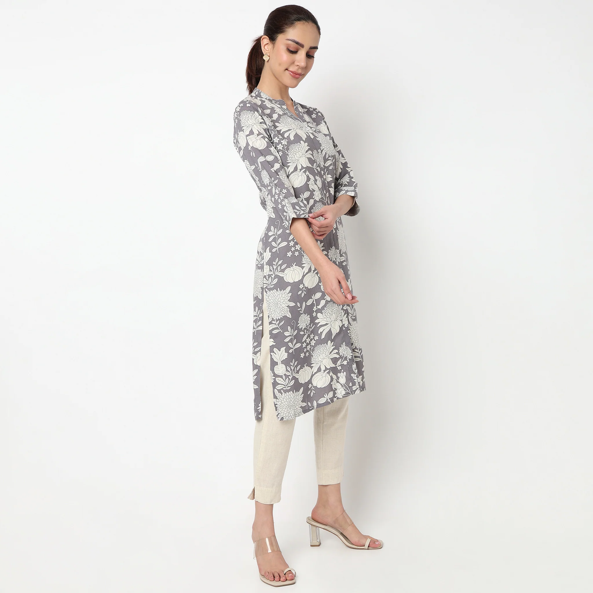 V Neck With Lace Detailing Long Kurta - Image 10