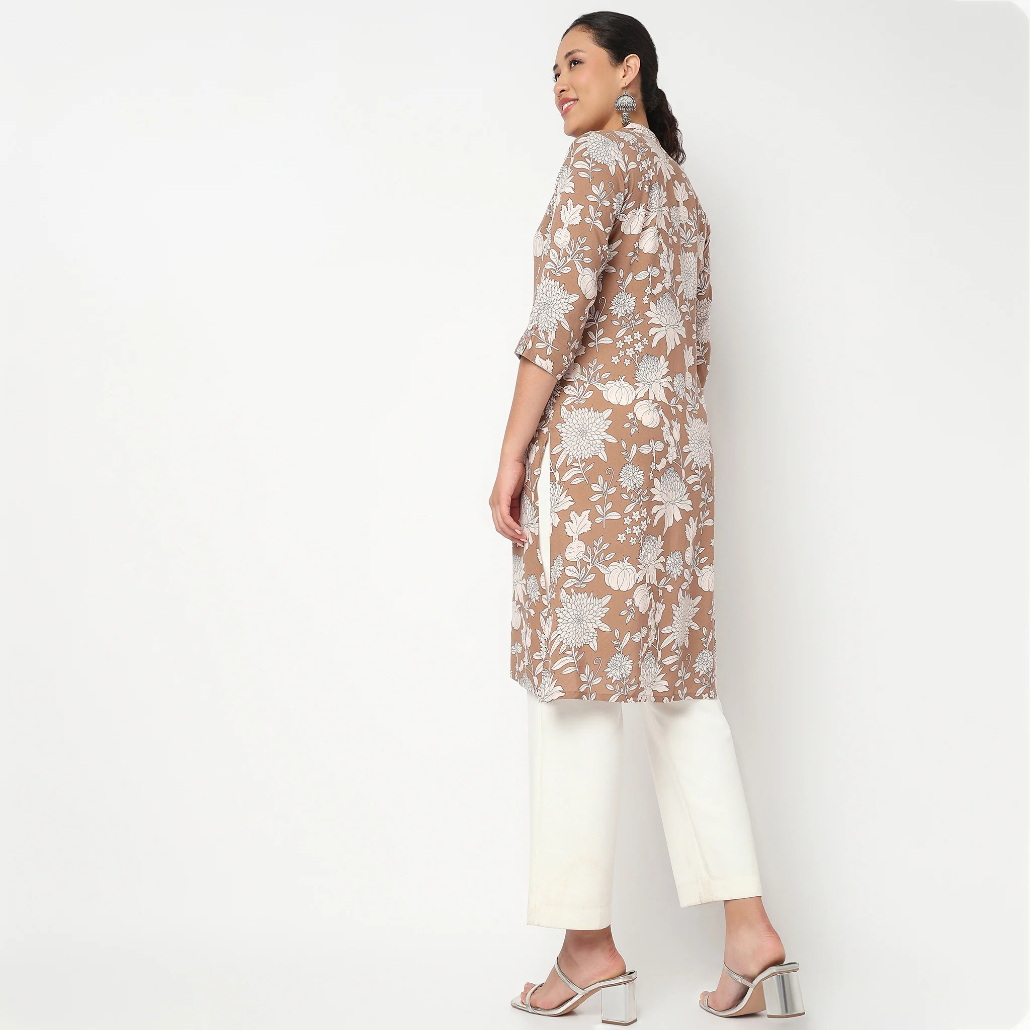 V Neck With Lace Detailing Long Kurta - Image 3