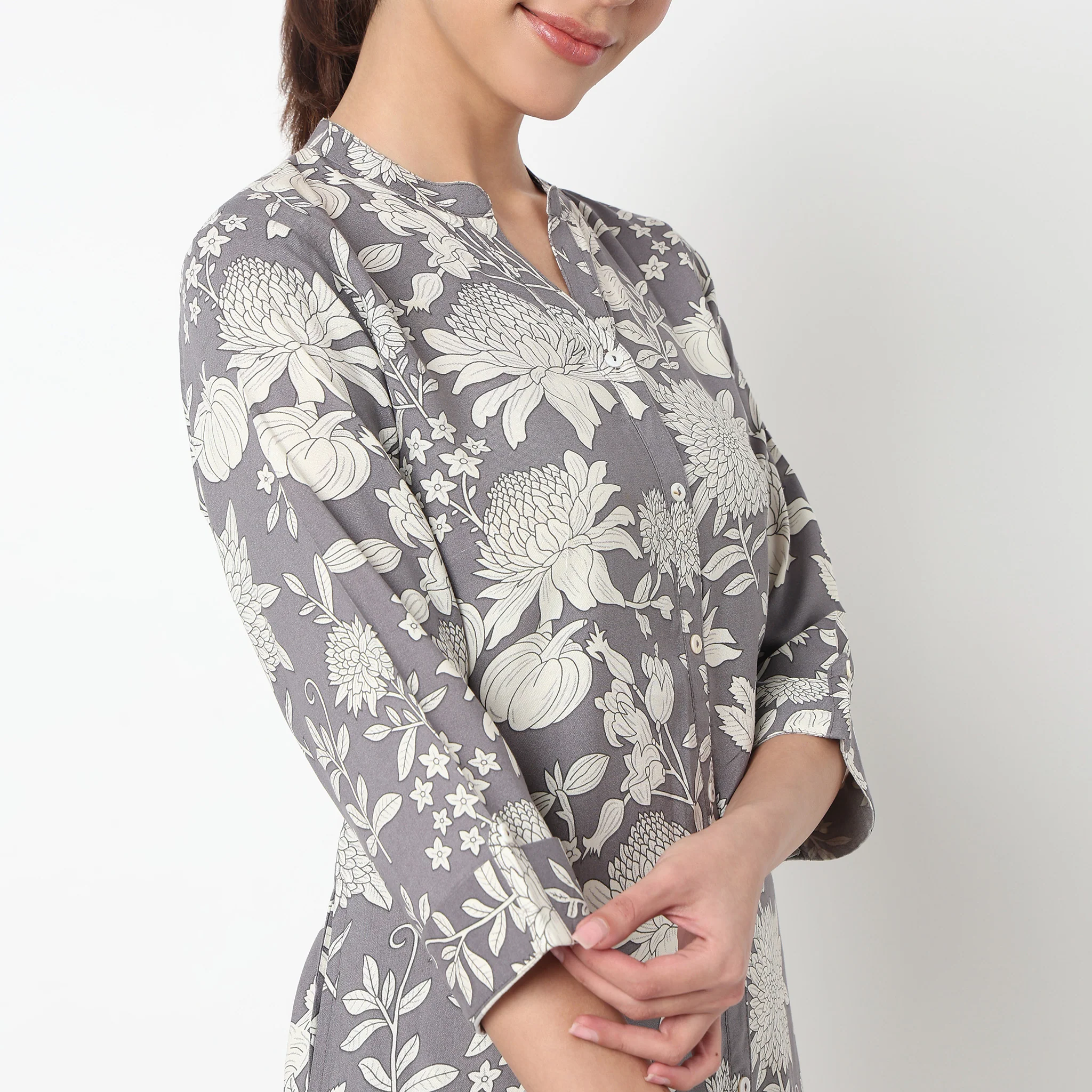 V Neck With Lace Detailing Long Kurta - Image 8