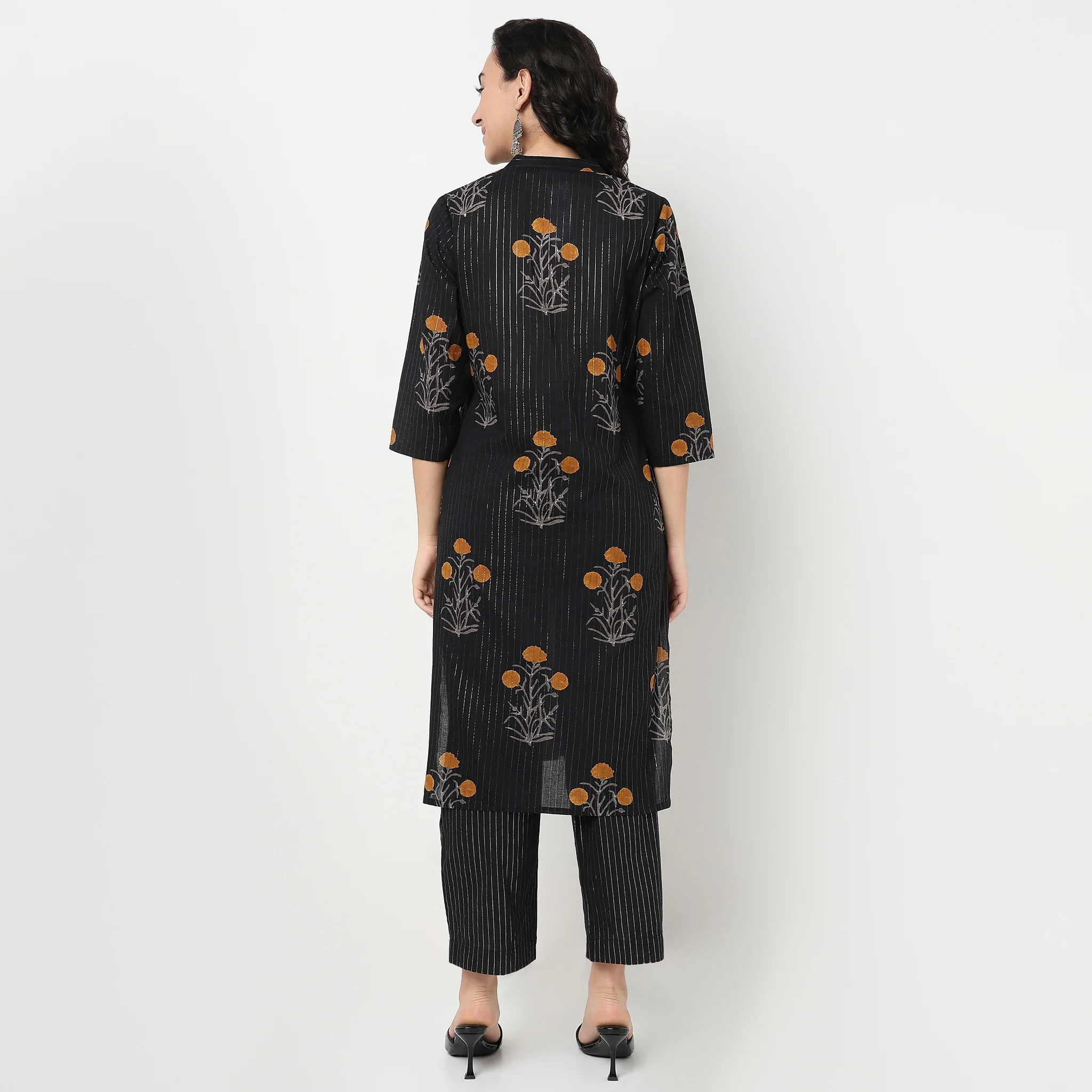 V Neck With Notch Collar Floral Kurta - Image 3