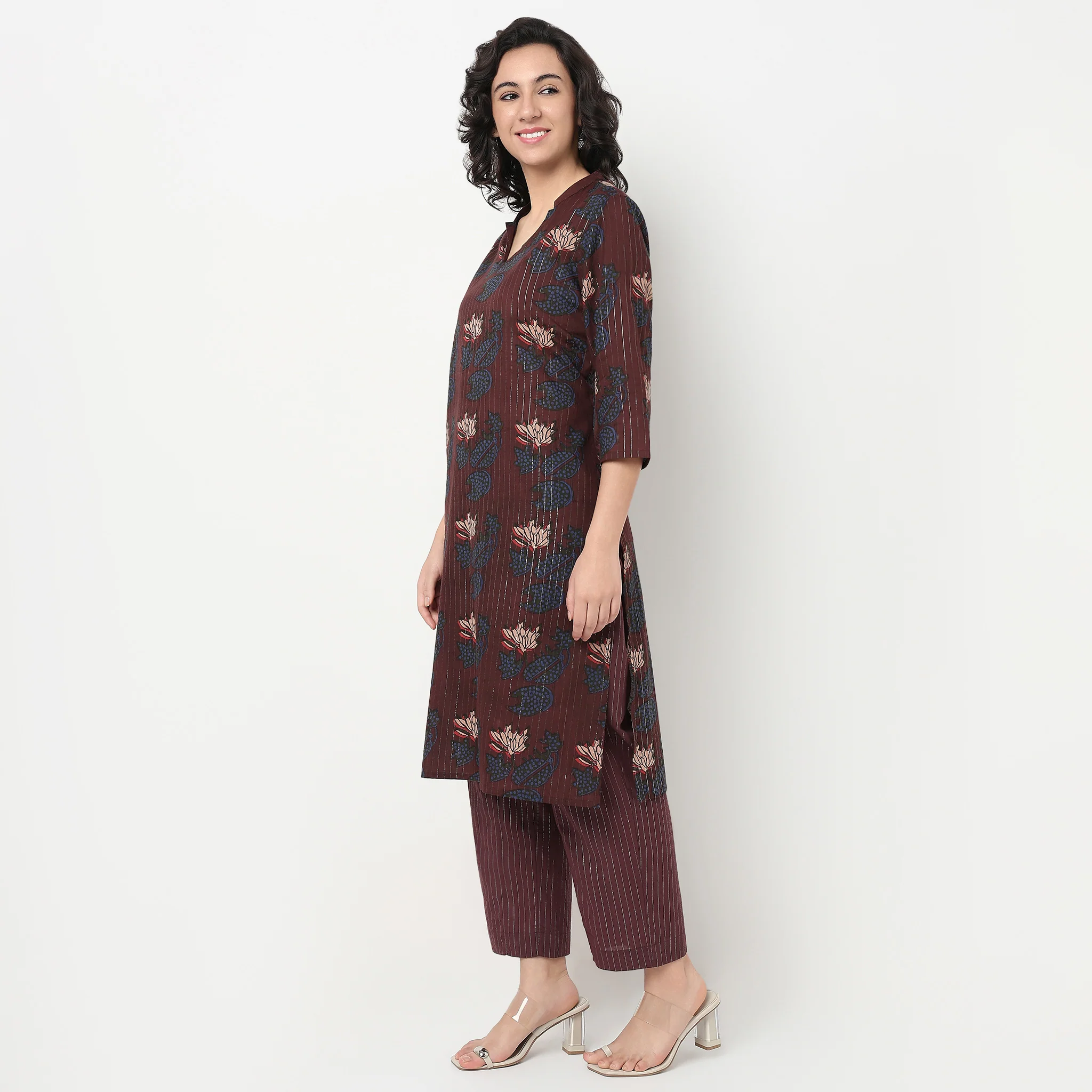 V-Neck With Notch Collar Floral Print Kurta - Image 10