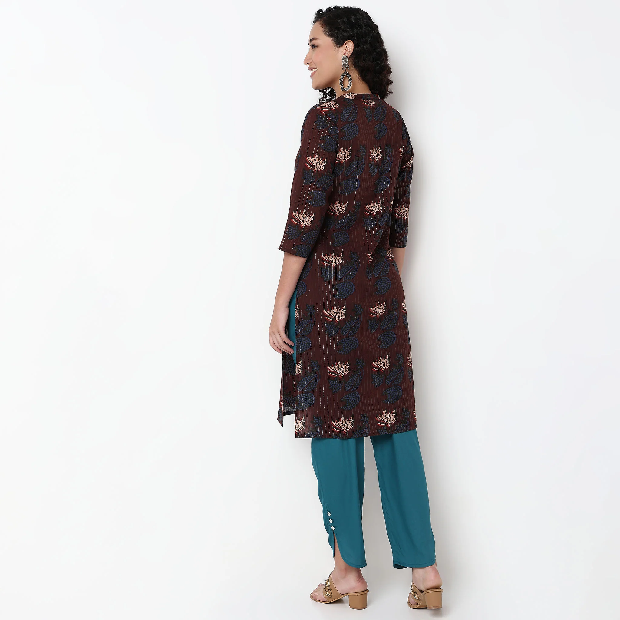 V-Neck With Notch Collar Floral Print Kurta - Image 3