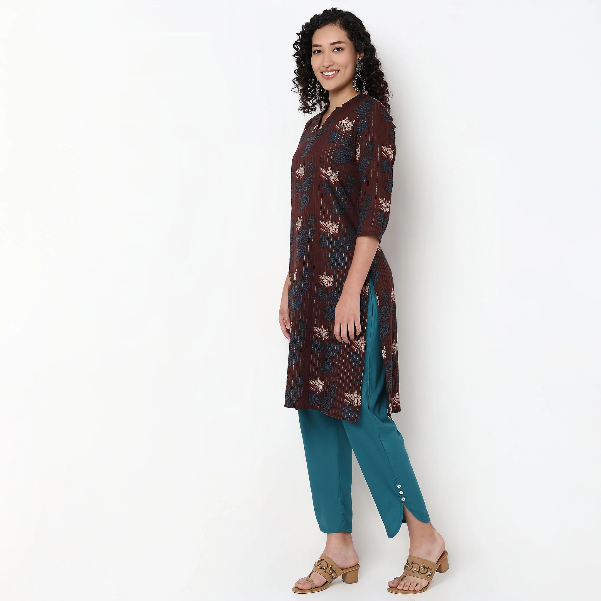 V-Neck With Notch Collar Floral Print Kurta - Image 5