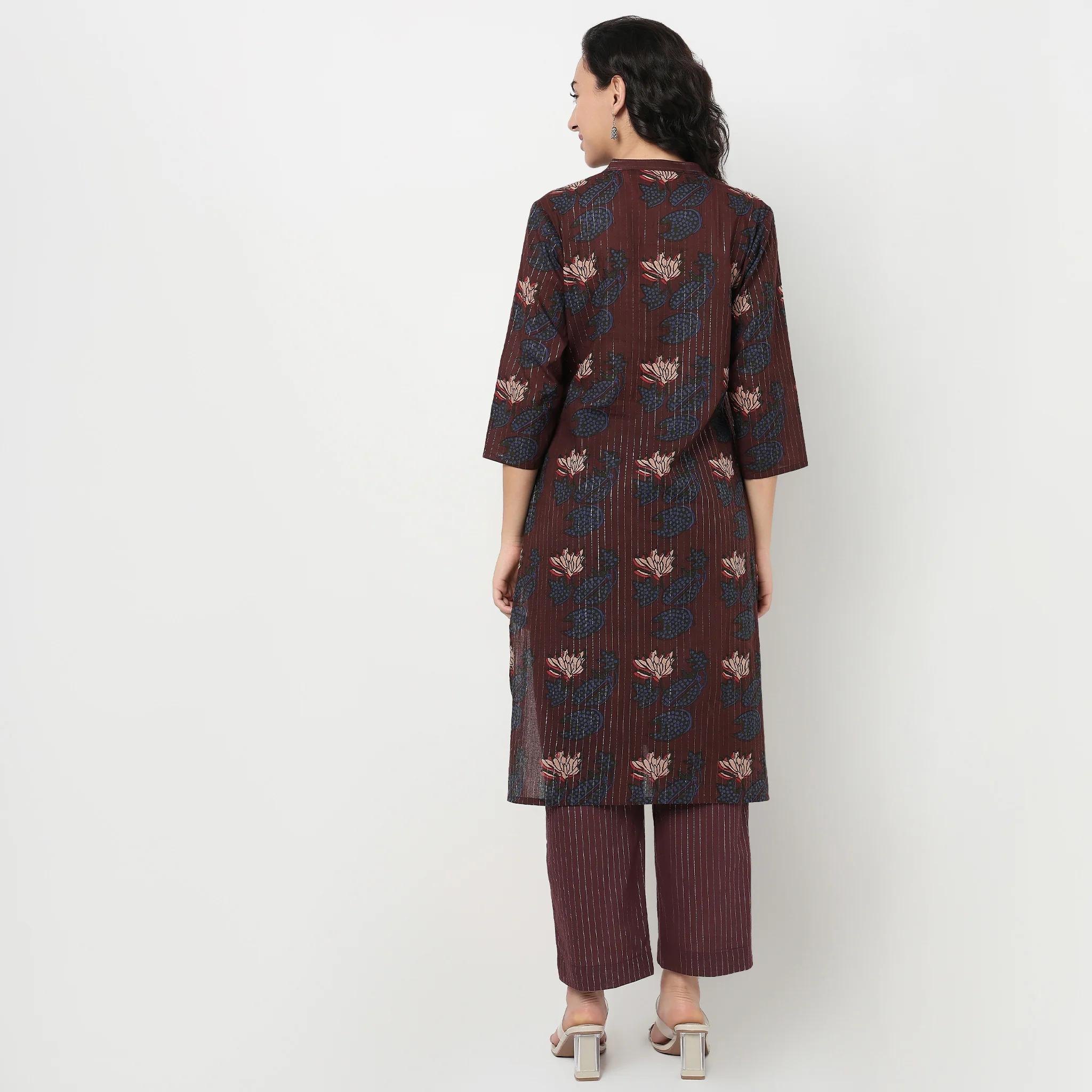 V-Neck With Notch Collar Floral Print Kurta - Image 8