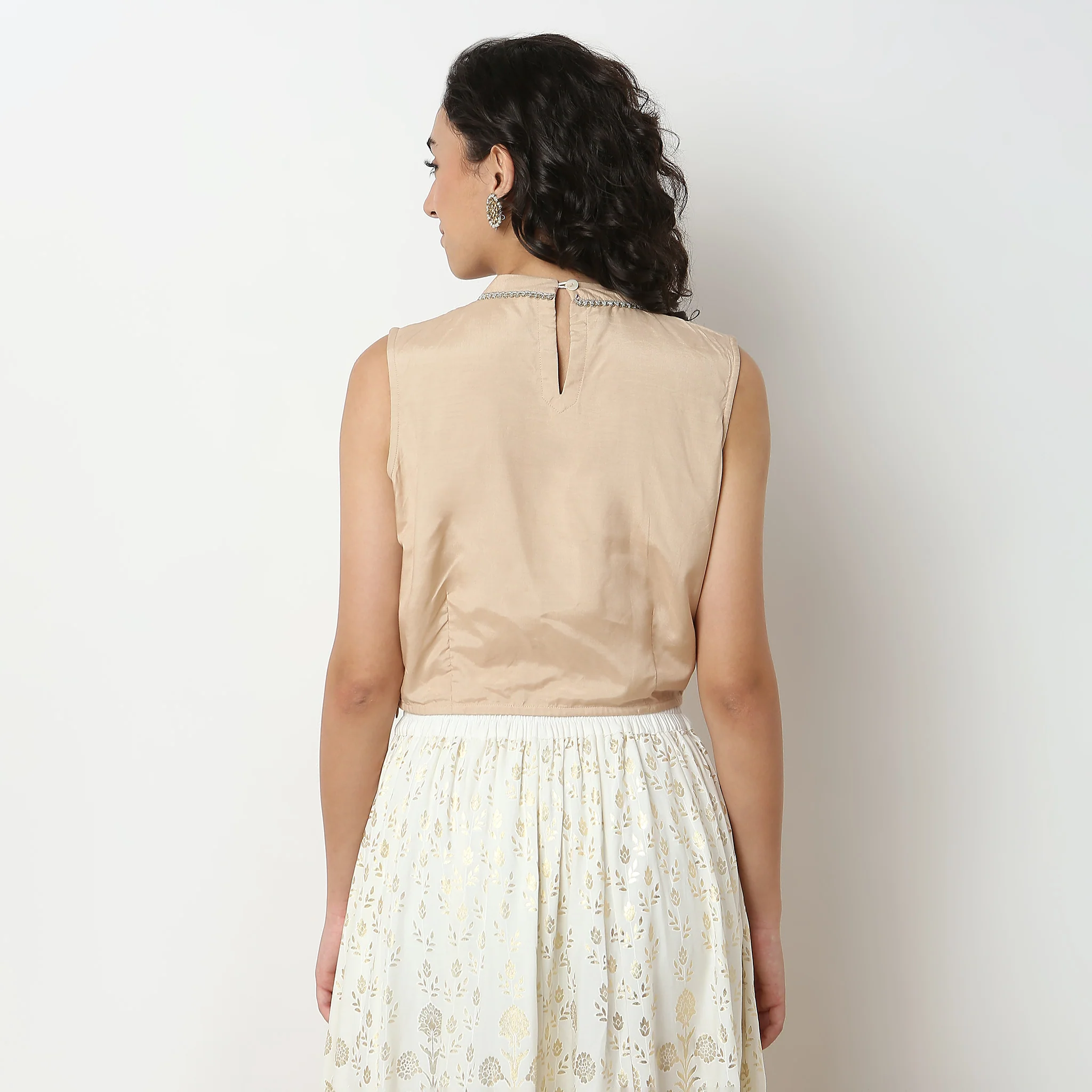 Solid Sleeveless Crop Top - Image 3